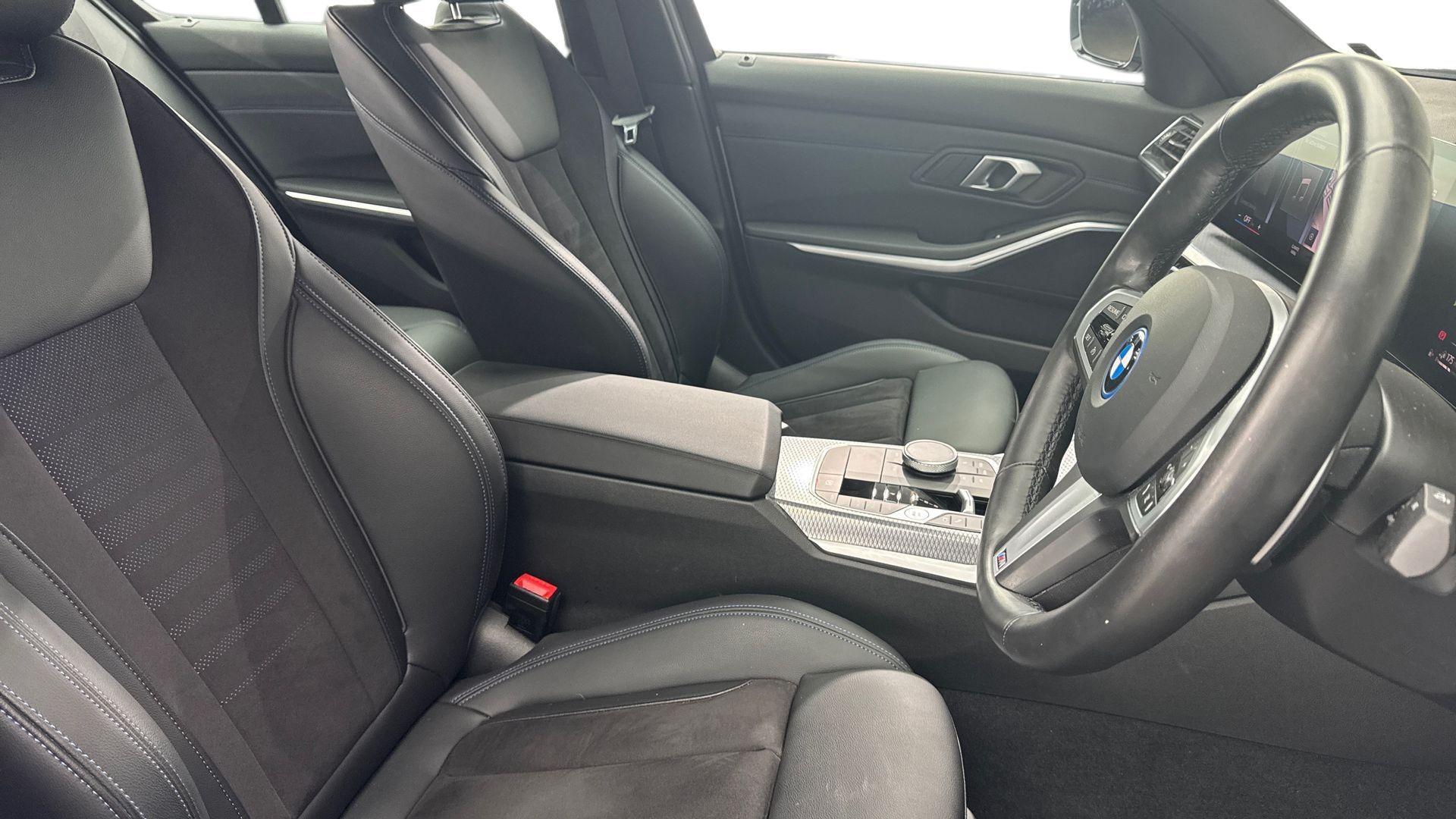 BMW 3 Series view 11