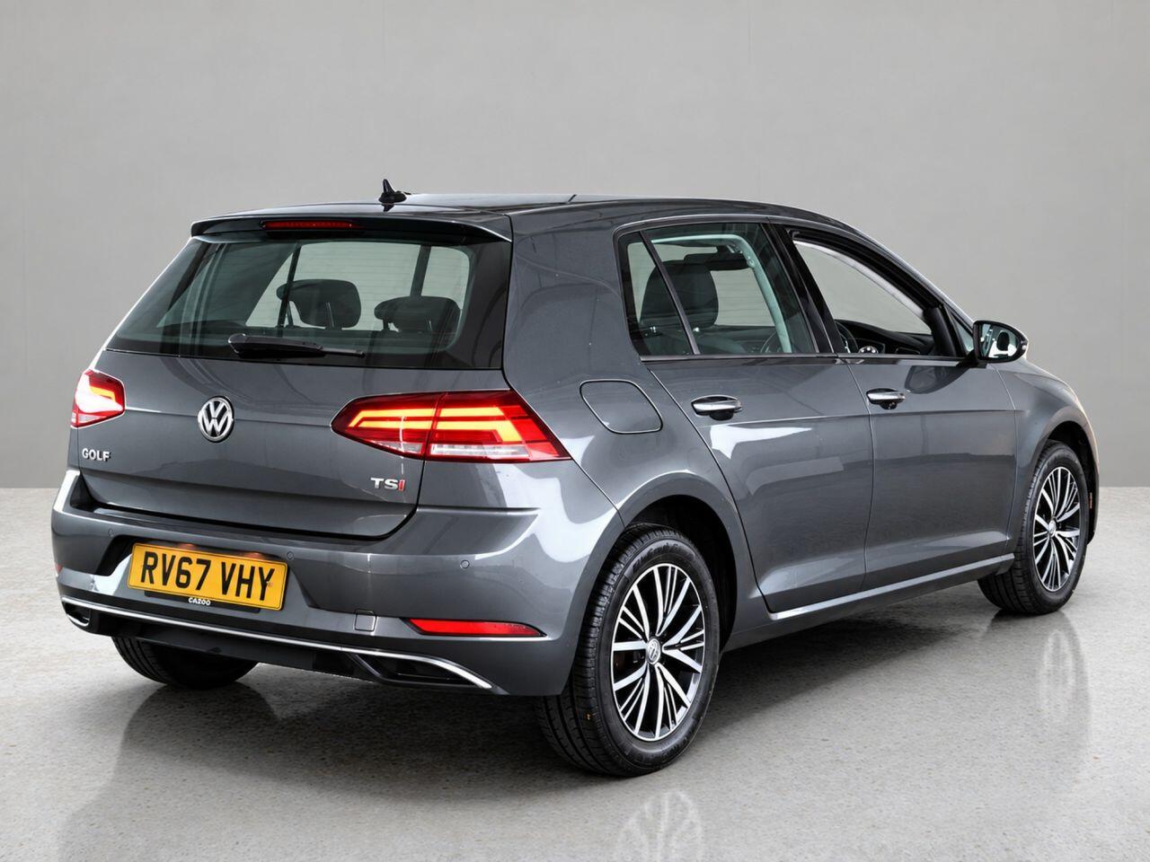Volkswagen Golf view 4