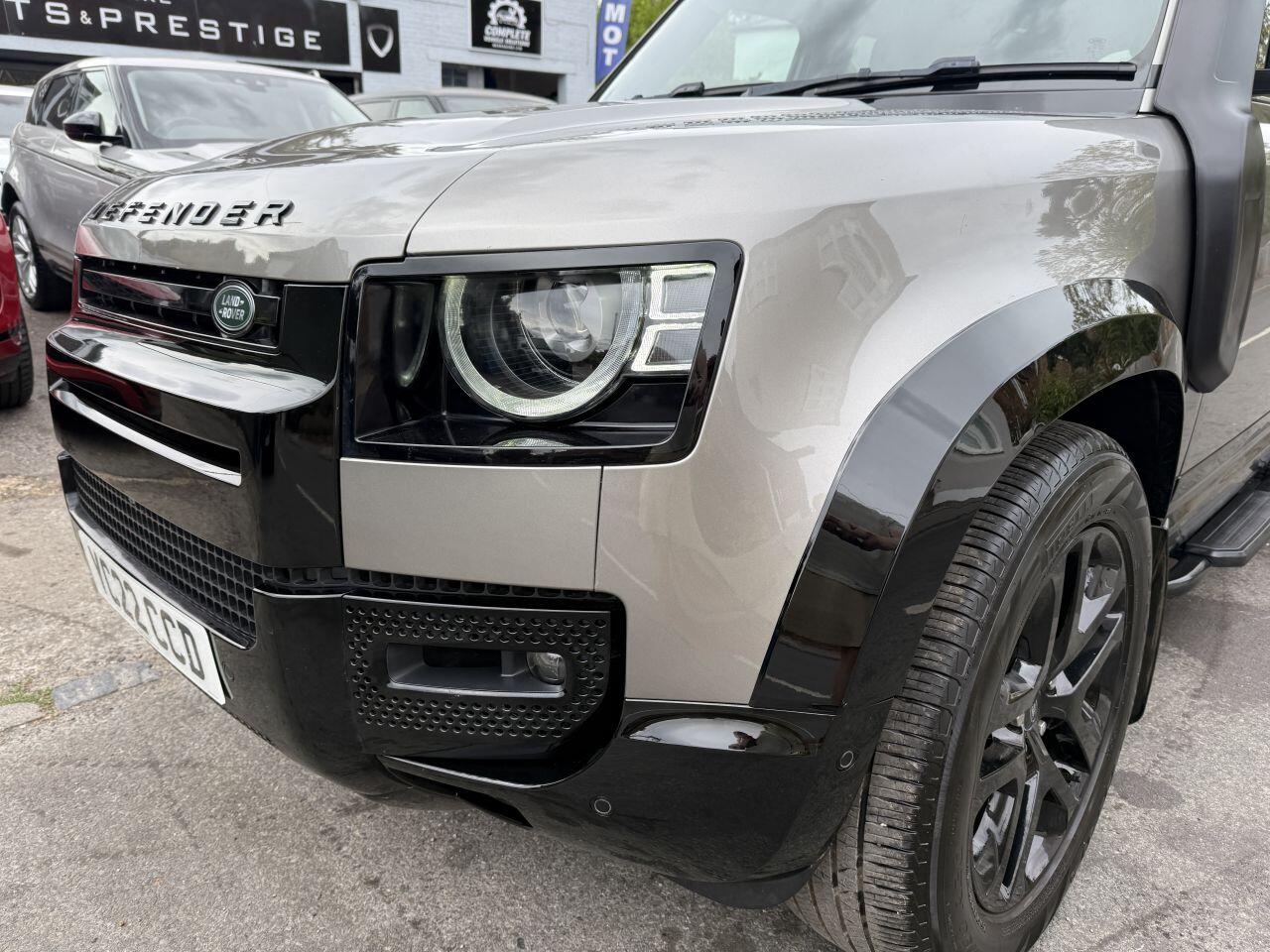 Land Rover Defender 110 view 35
