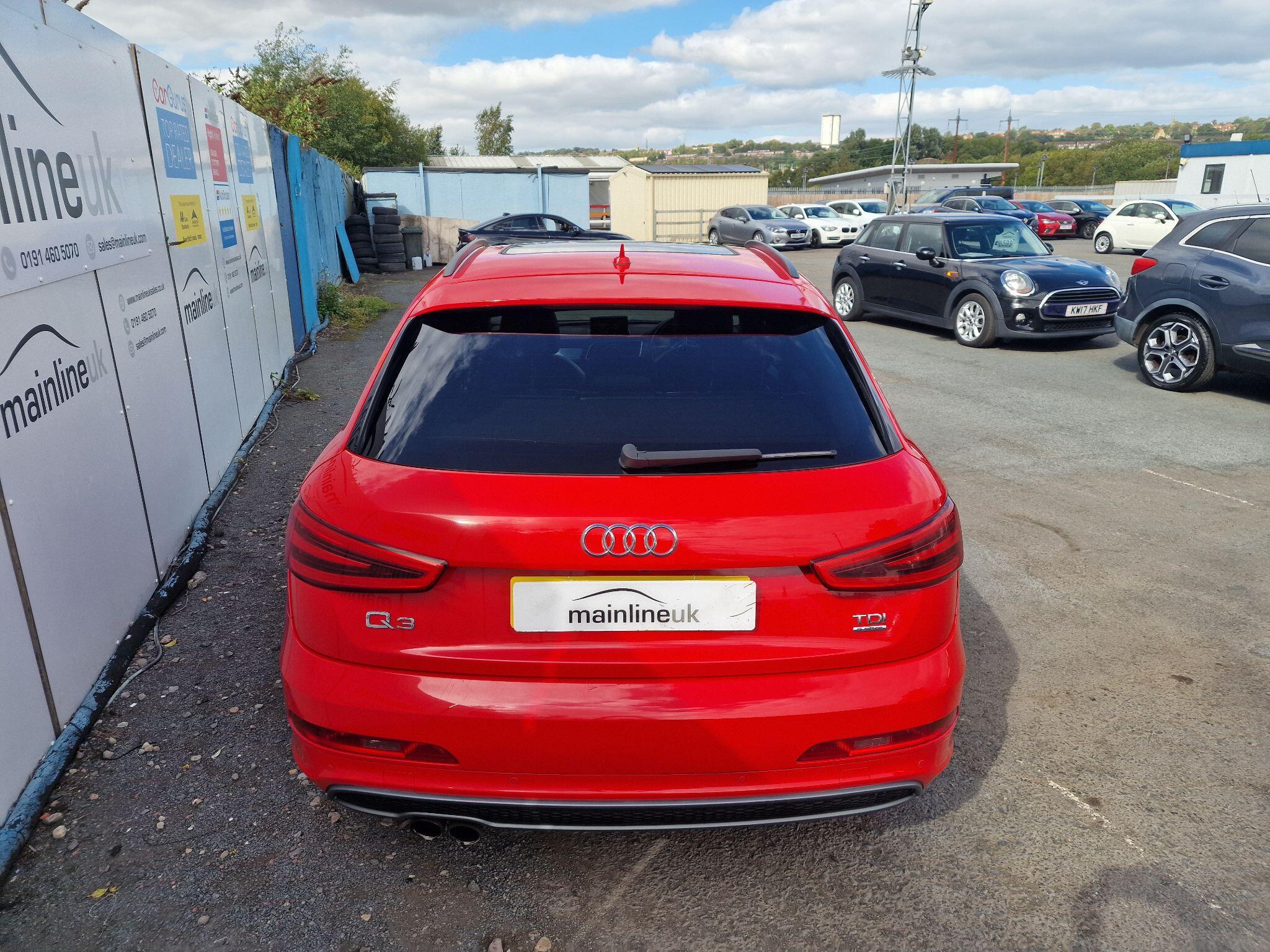 Audi Q3 view 23
