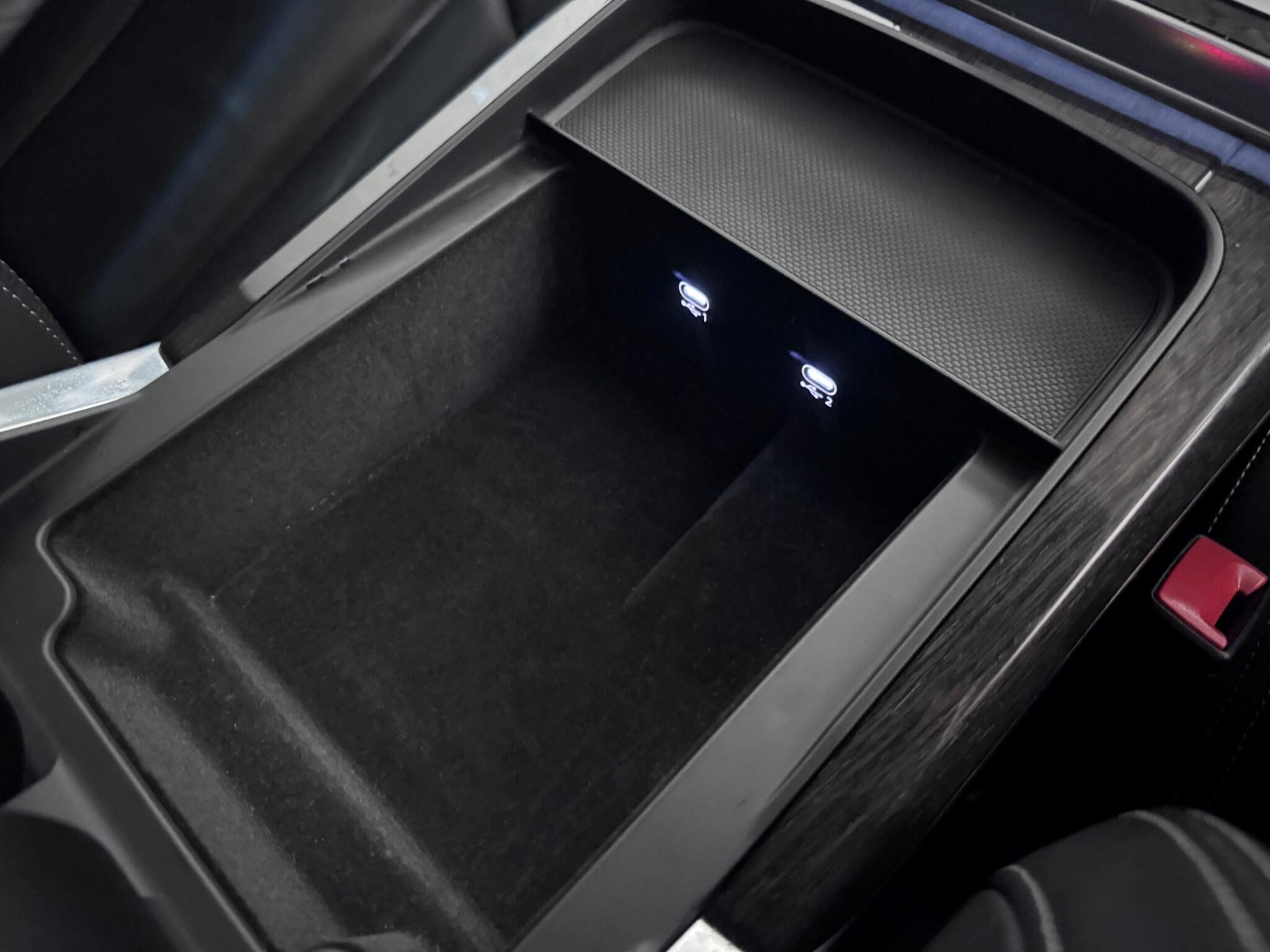 Audi Q8 view 40