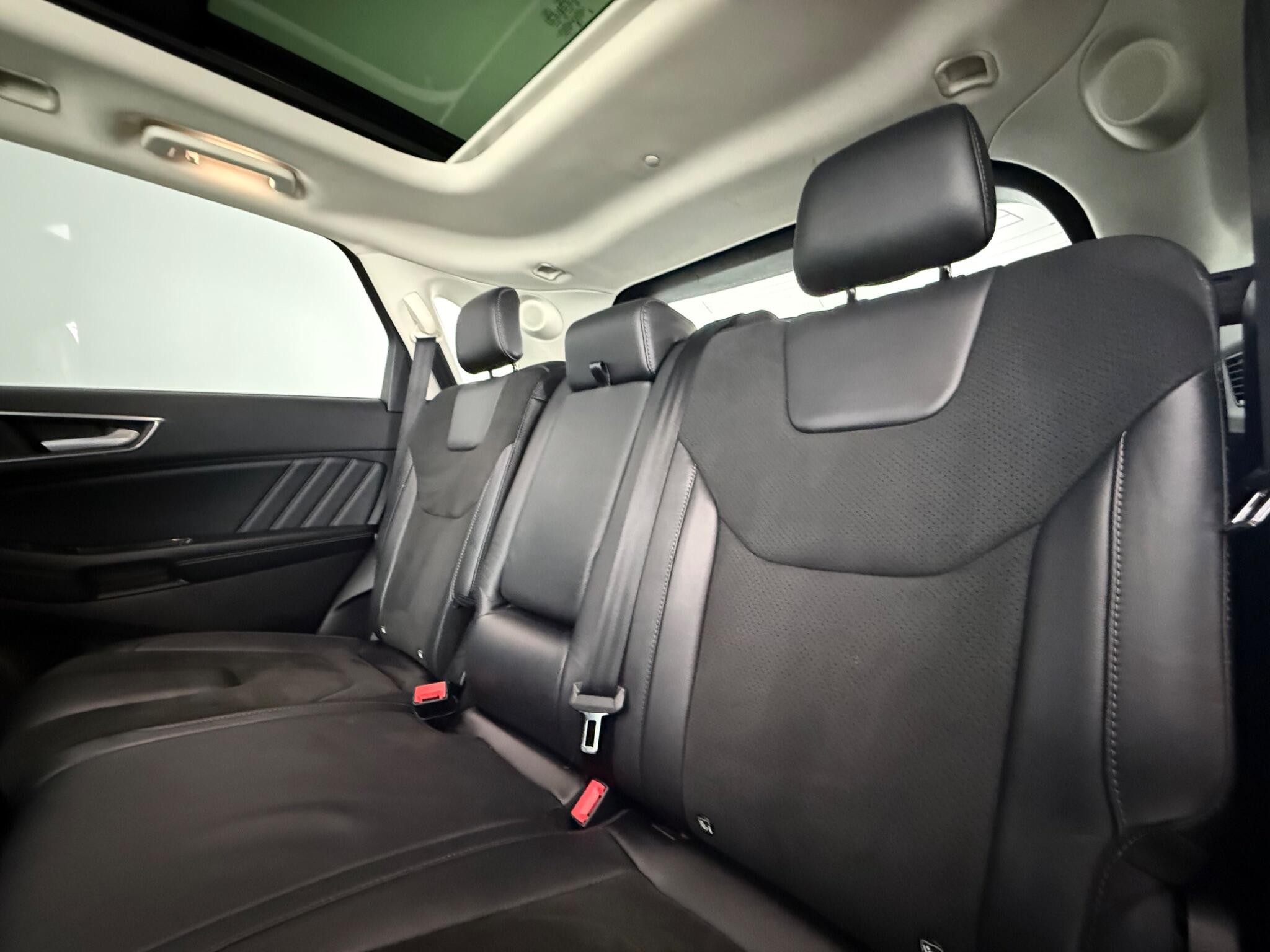 Ford Edge view 31