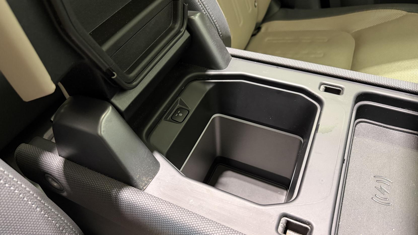 Land Rover Defender view 23
