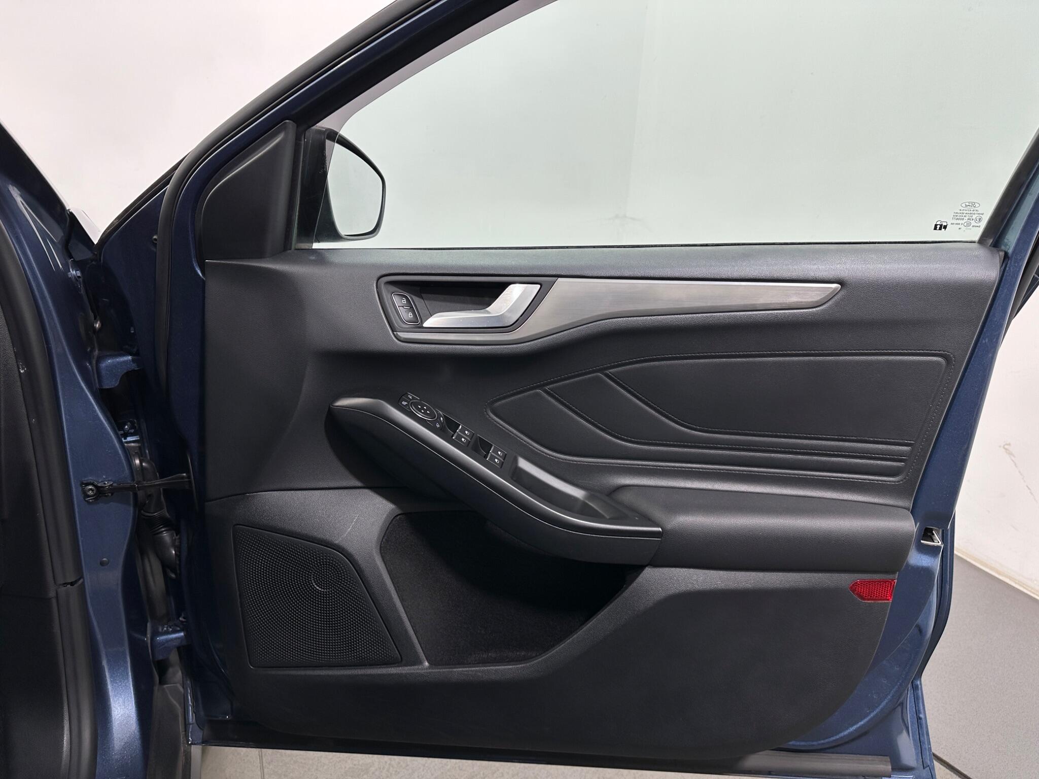 Ford Focus view 33