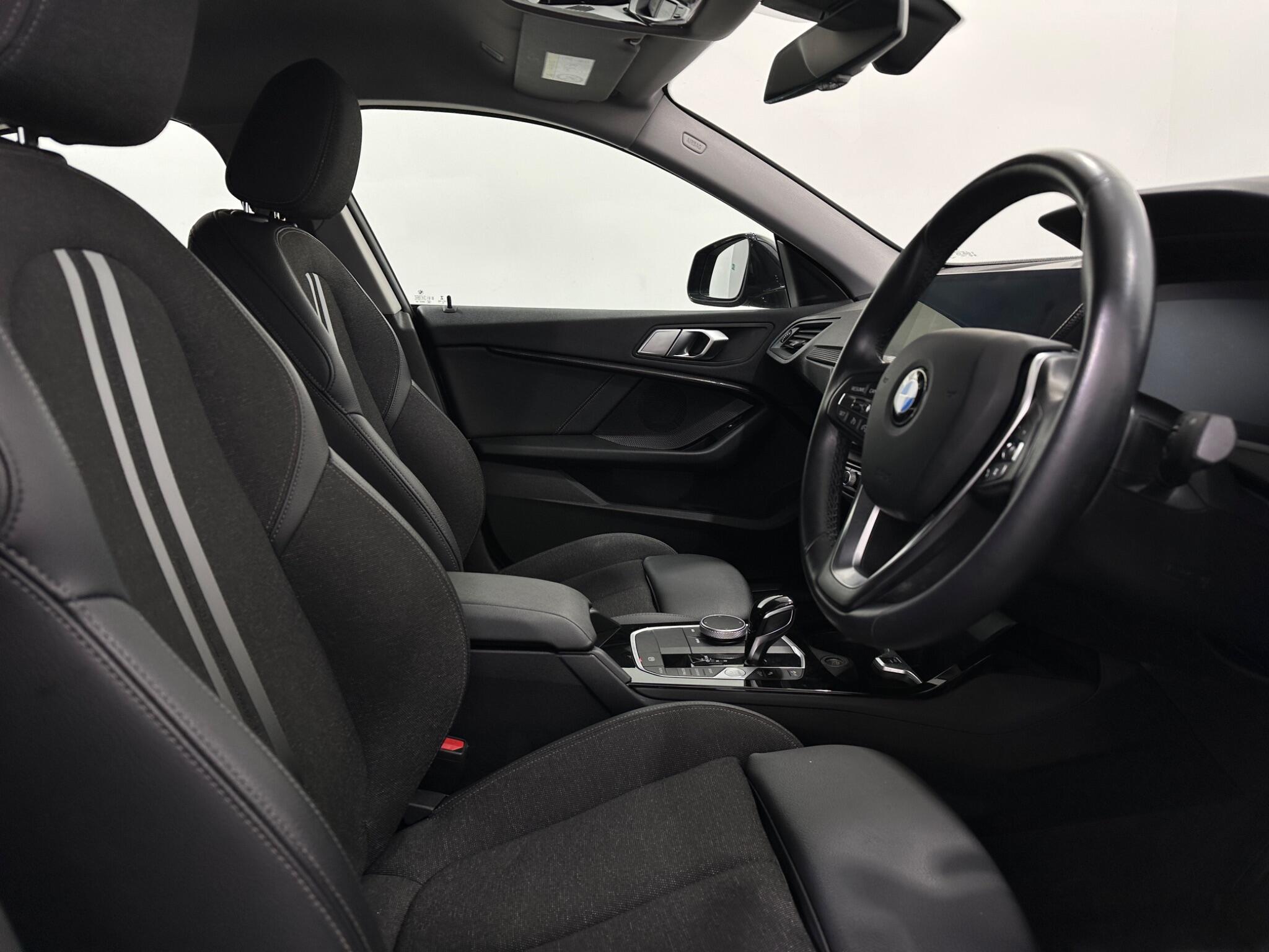 BMW 2 Series view 33