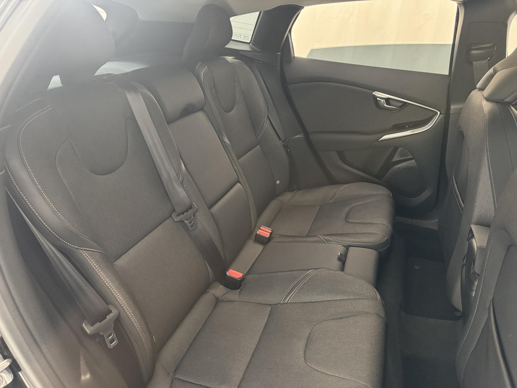 Volvo V40 Cross Country view 56