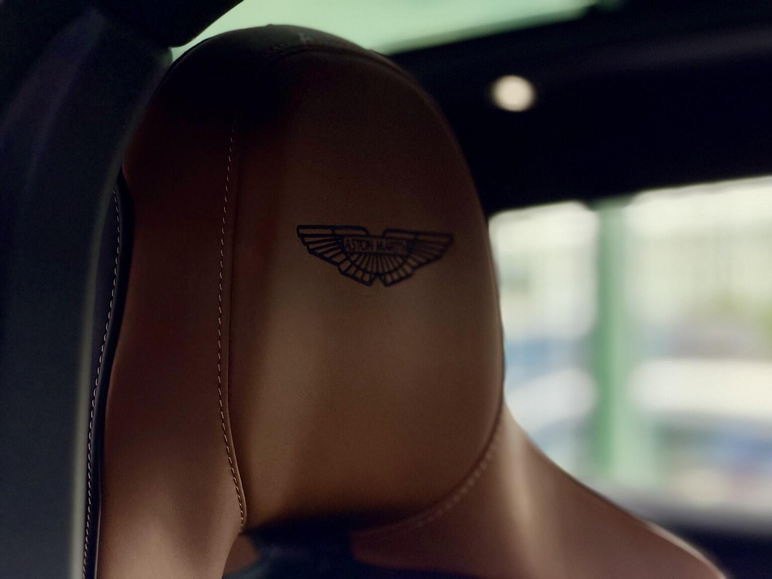 Aston Martin DBX view 48