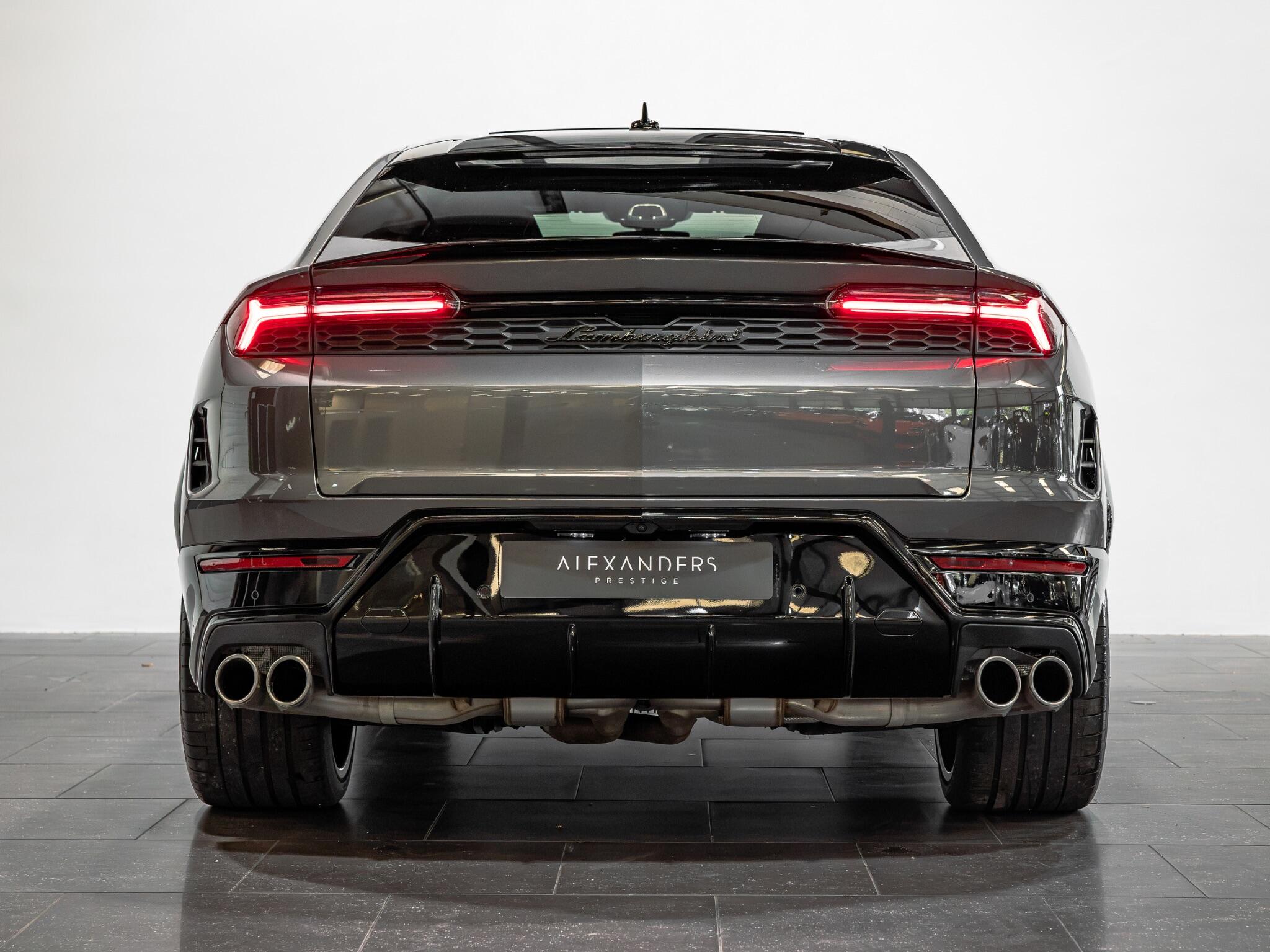 Lamborghini Urus view 10