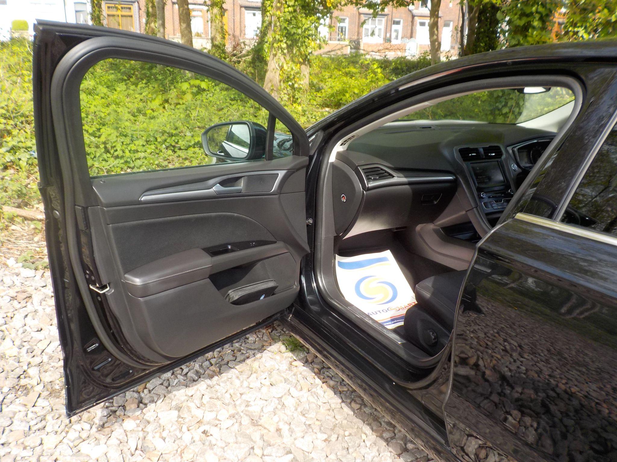 Ford Mondeo 2.0 TDCi Titanium Euro 6 (s/s) 5dr