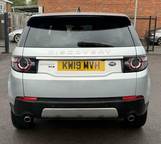 Land Rover Discovery Sport view 6