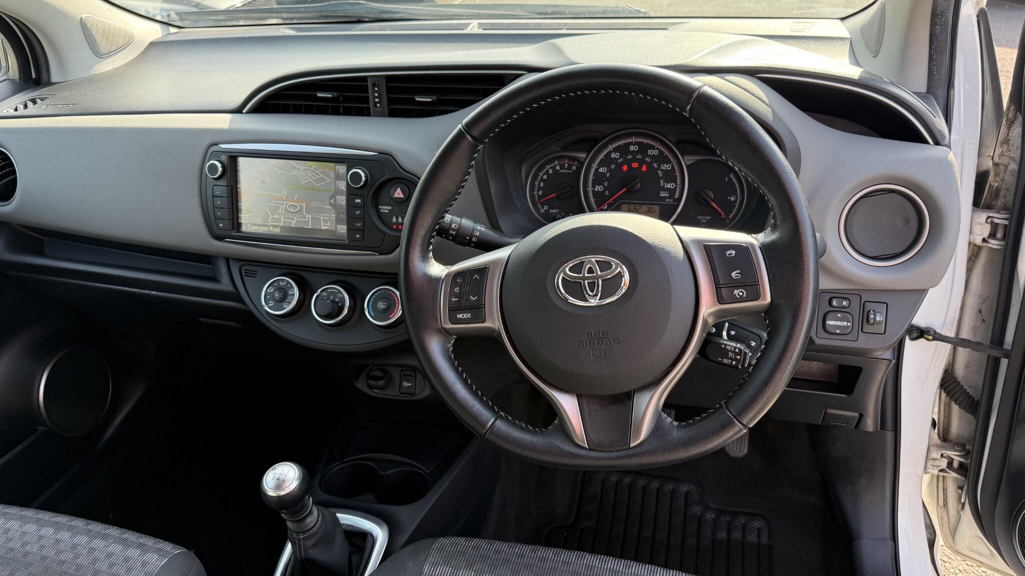 Toyota Yaris view 23