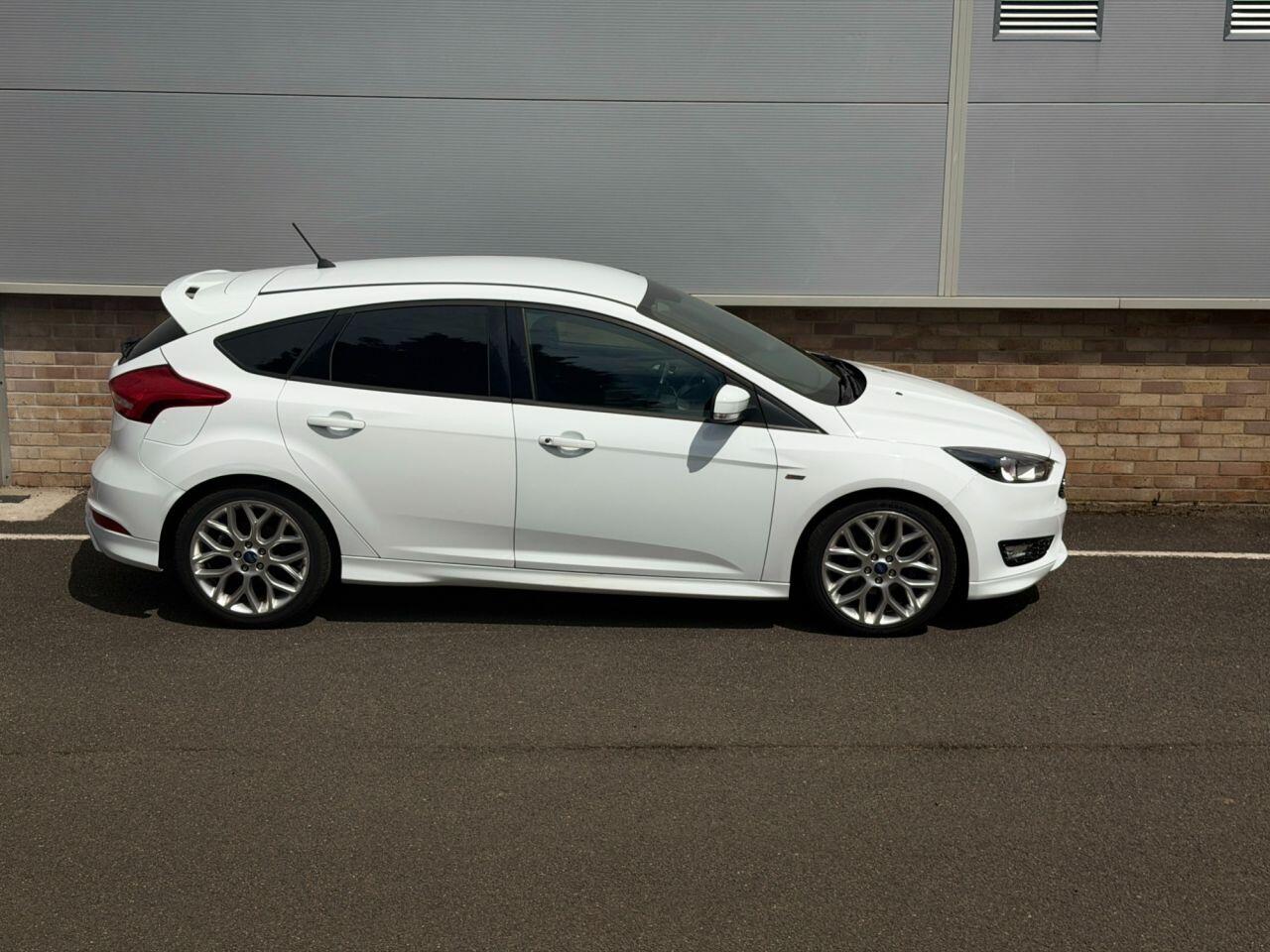 Ford Focus view 6