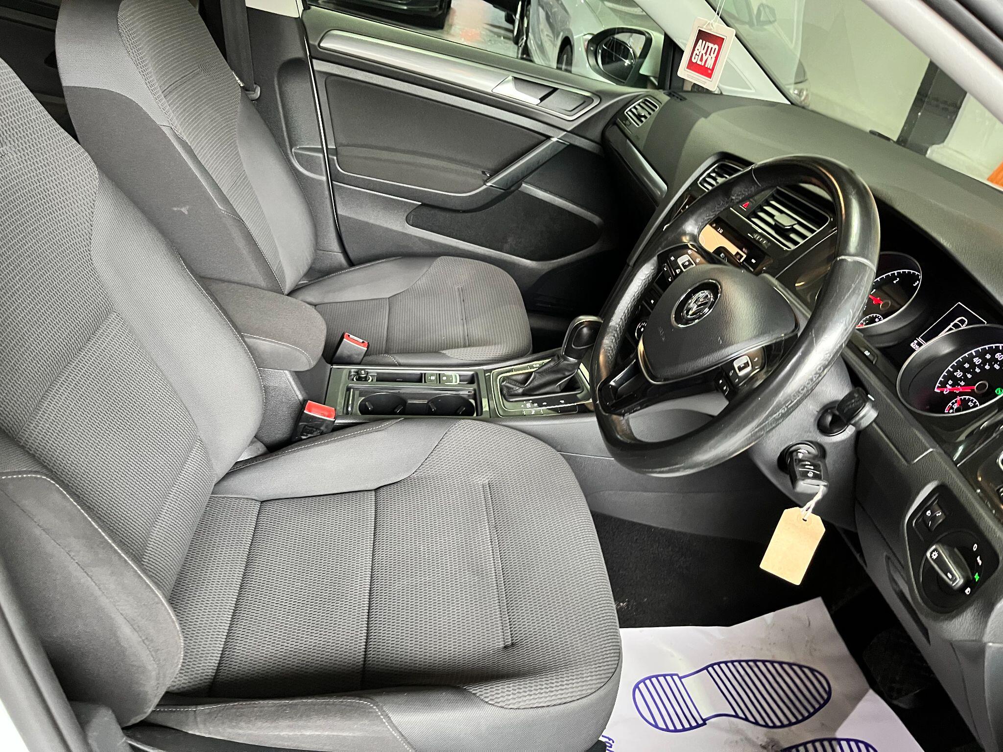 Volkswagen Golf view 21