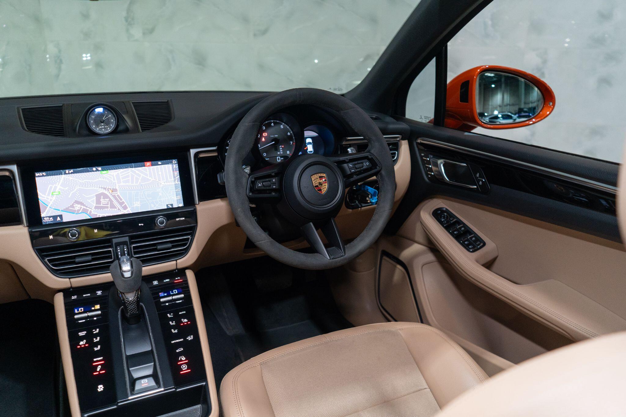 Porsche Macan view 13