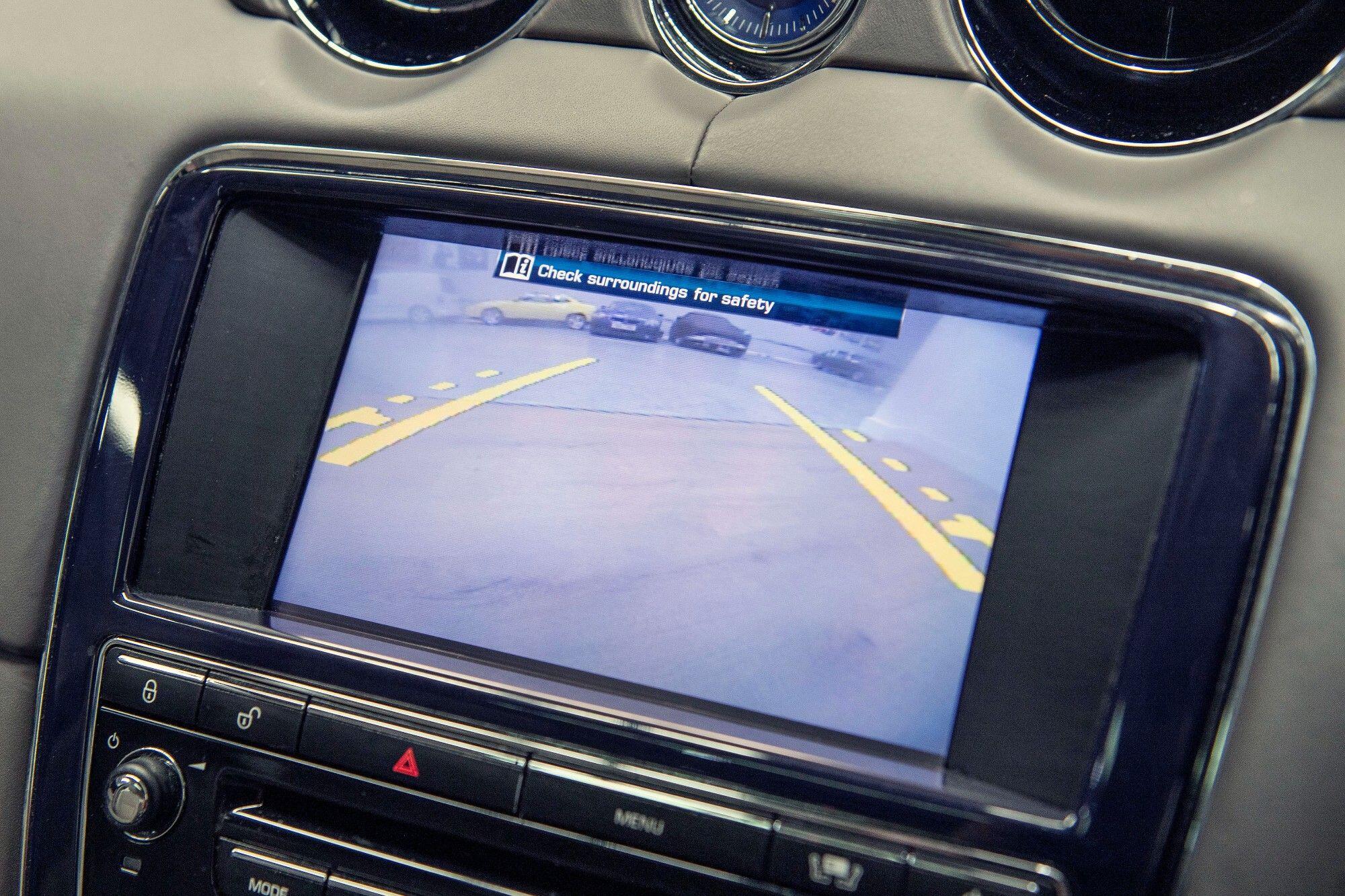 Jaguar XJ view 34