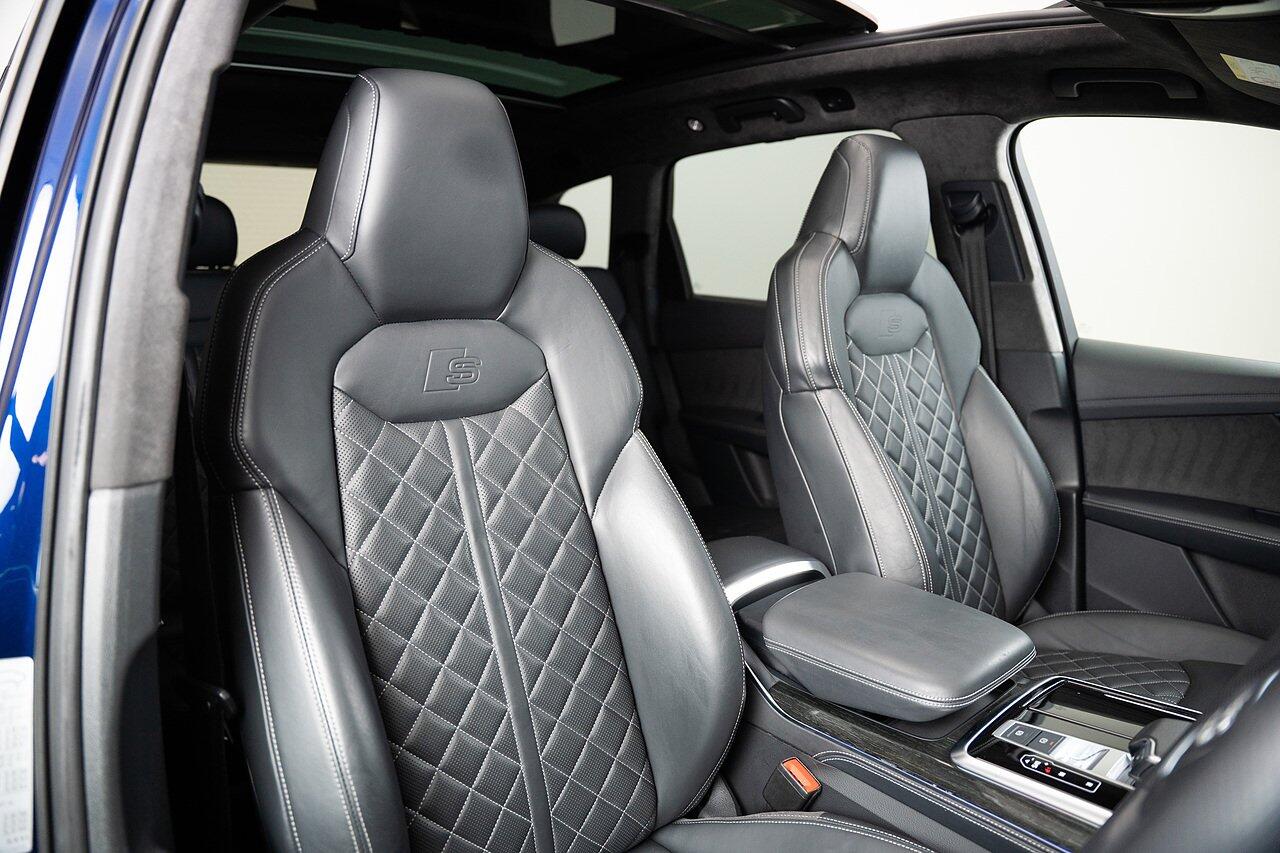 Audi Q7 view 2