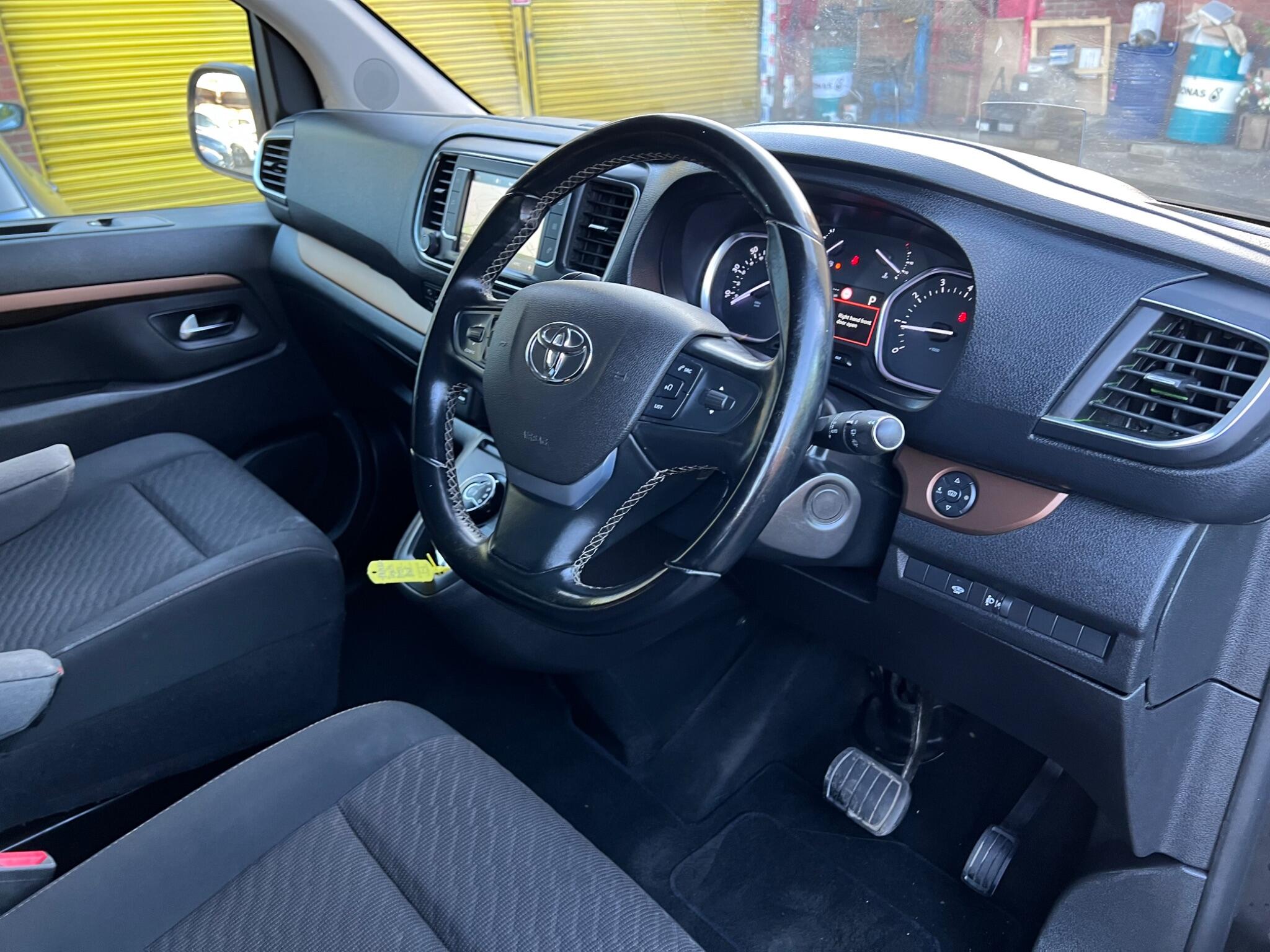 Toyota Proace Verso view 17
