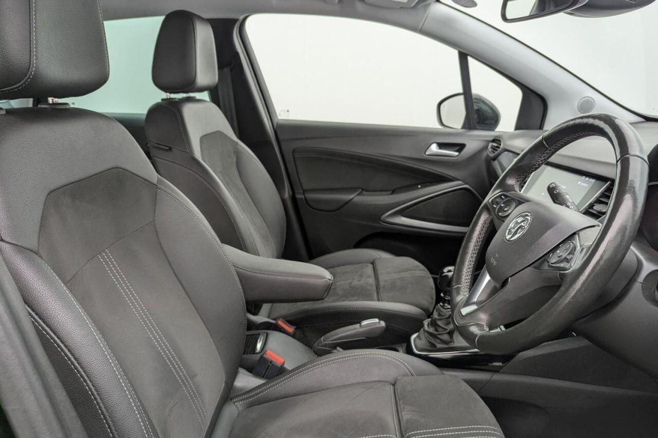 Vauxhall Crossland view 3