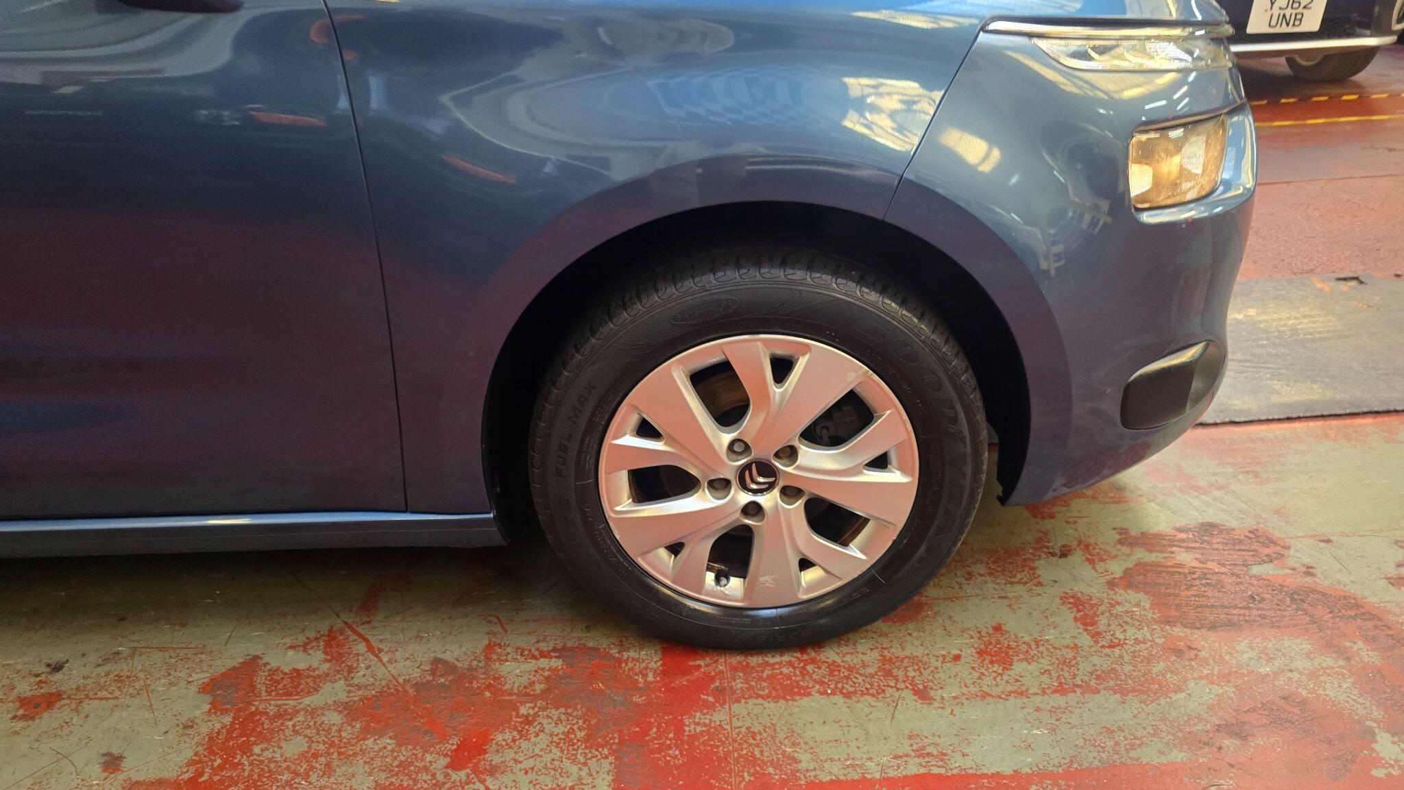 Citroen C4 Picasso view 24