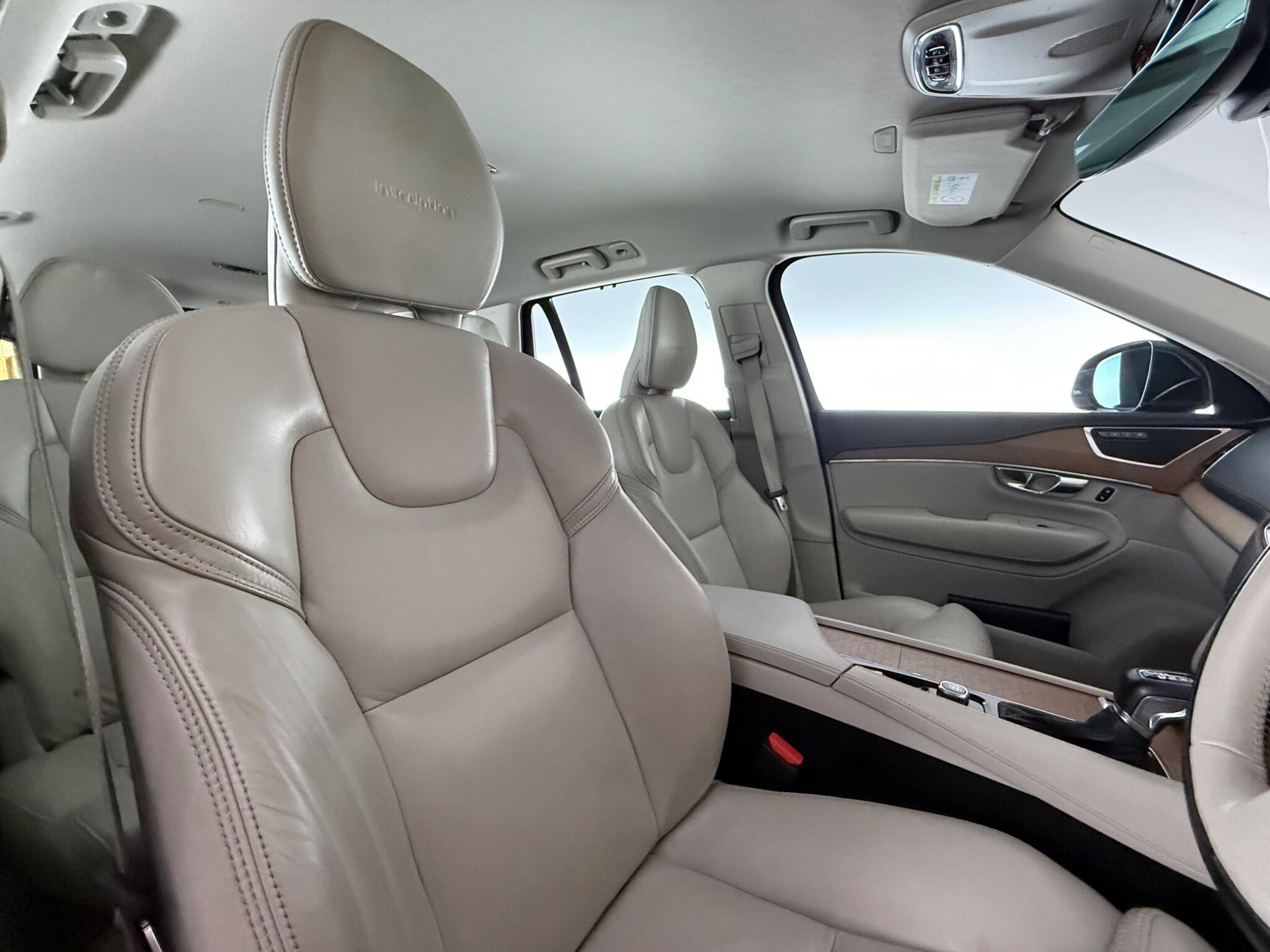 Volvo XC90 view 35