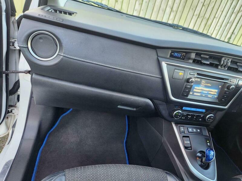 2014 Toyota Auris 1.8 VVT-h Excel Touring Sports CVT Euro 5 (s/s) 5dr • 104,000 miles image 35