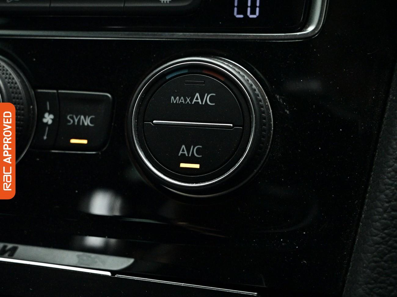 Volkswagen Golf view 16
