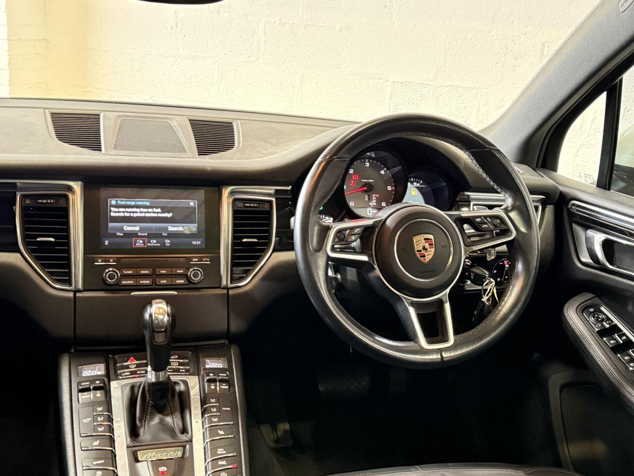 Porsche Macan view 35