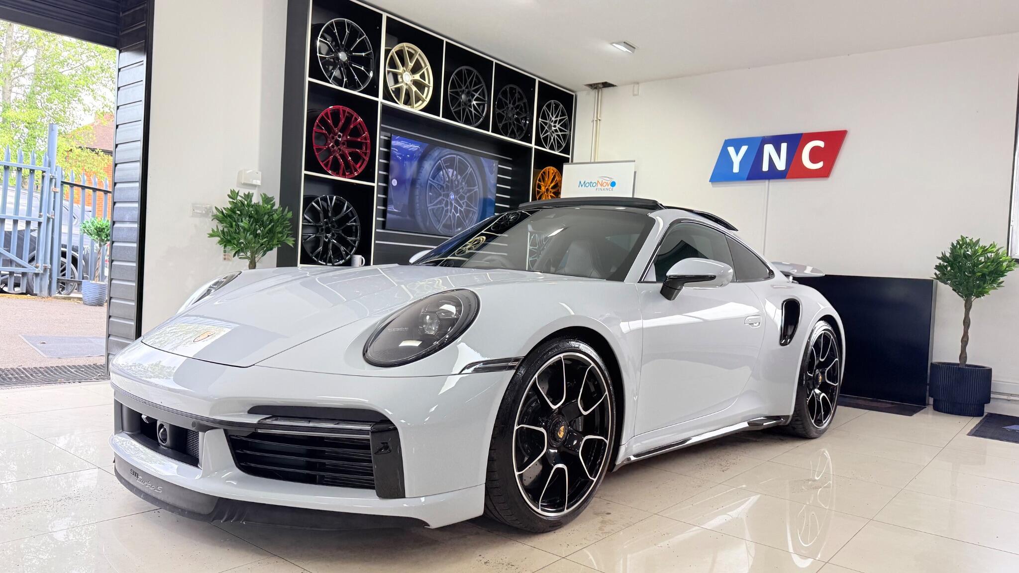 Porsche 911 view 73