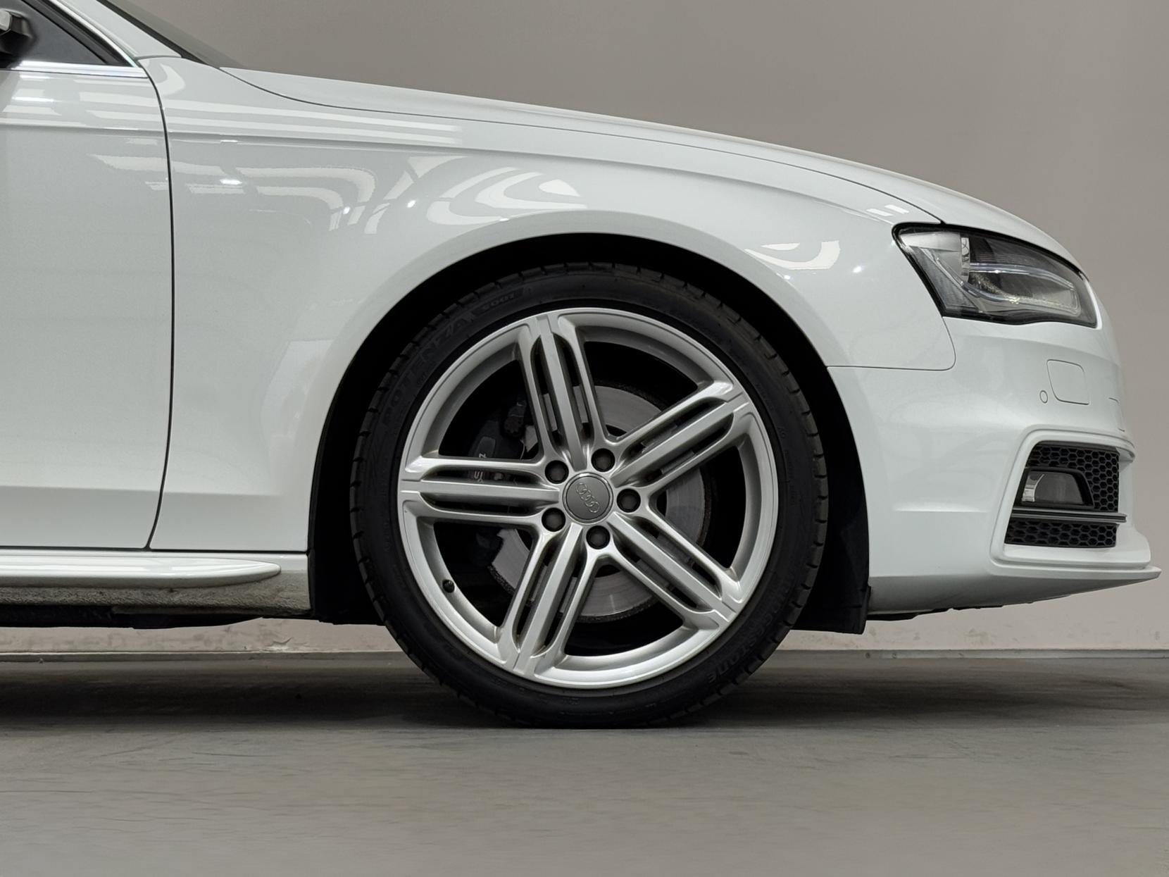 Audi S4 Avant view 14