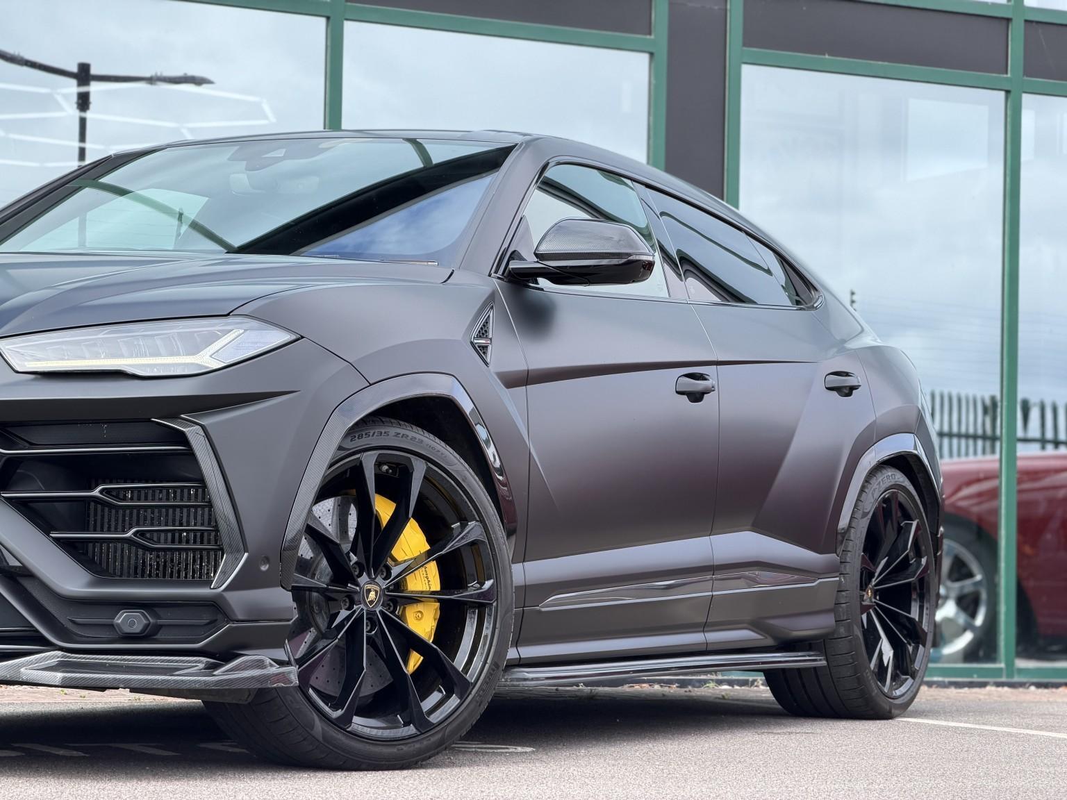 Lamborghini Urus view 19