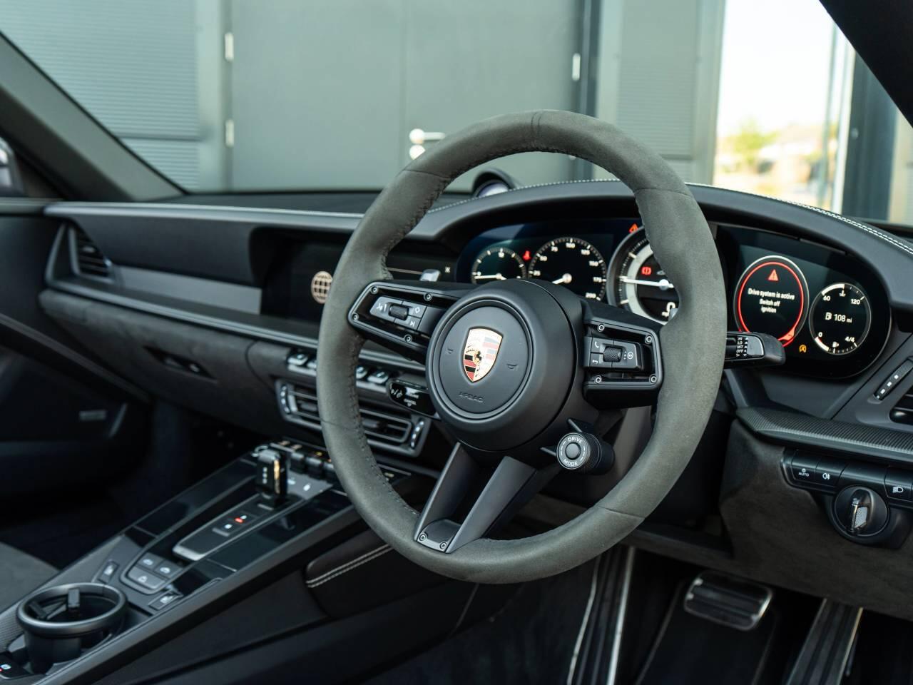 Porsche 911 view 4