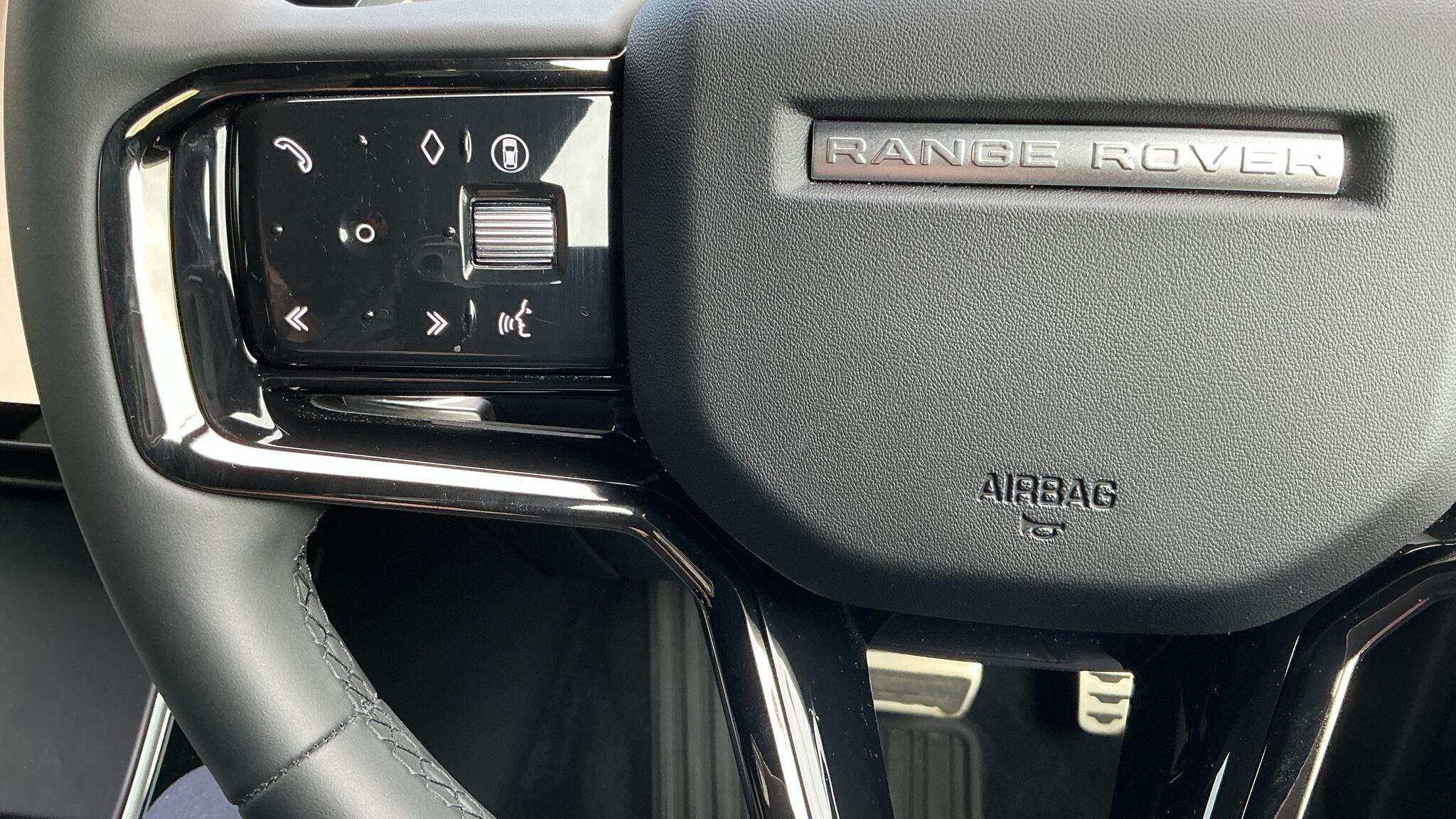 Land Rover Range Rover Evoque view 25