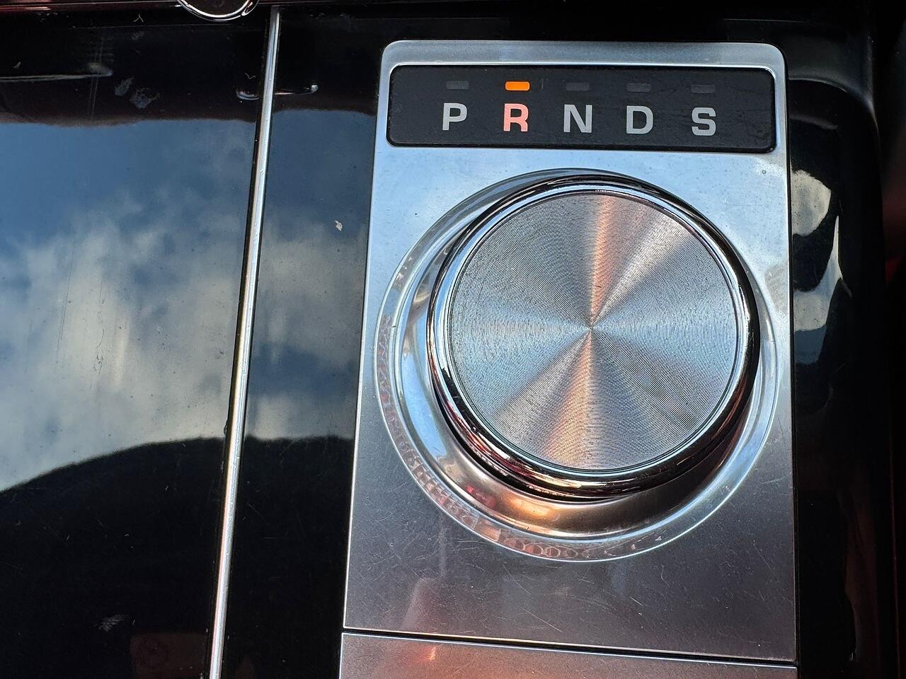 Land Rover Range Rover view 23
