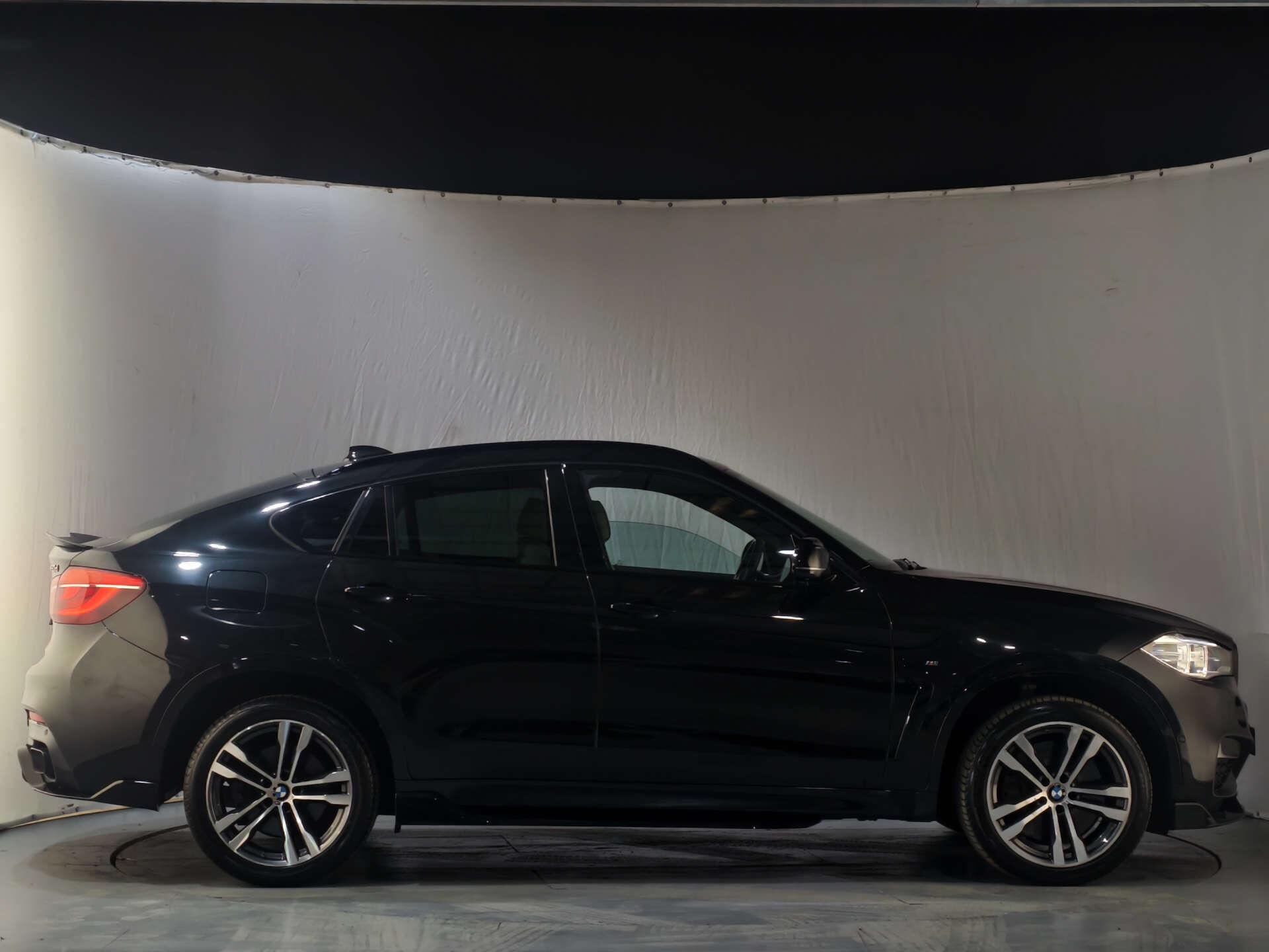 BMW X6 view 16