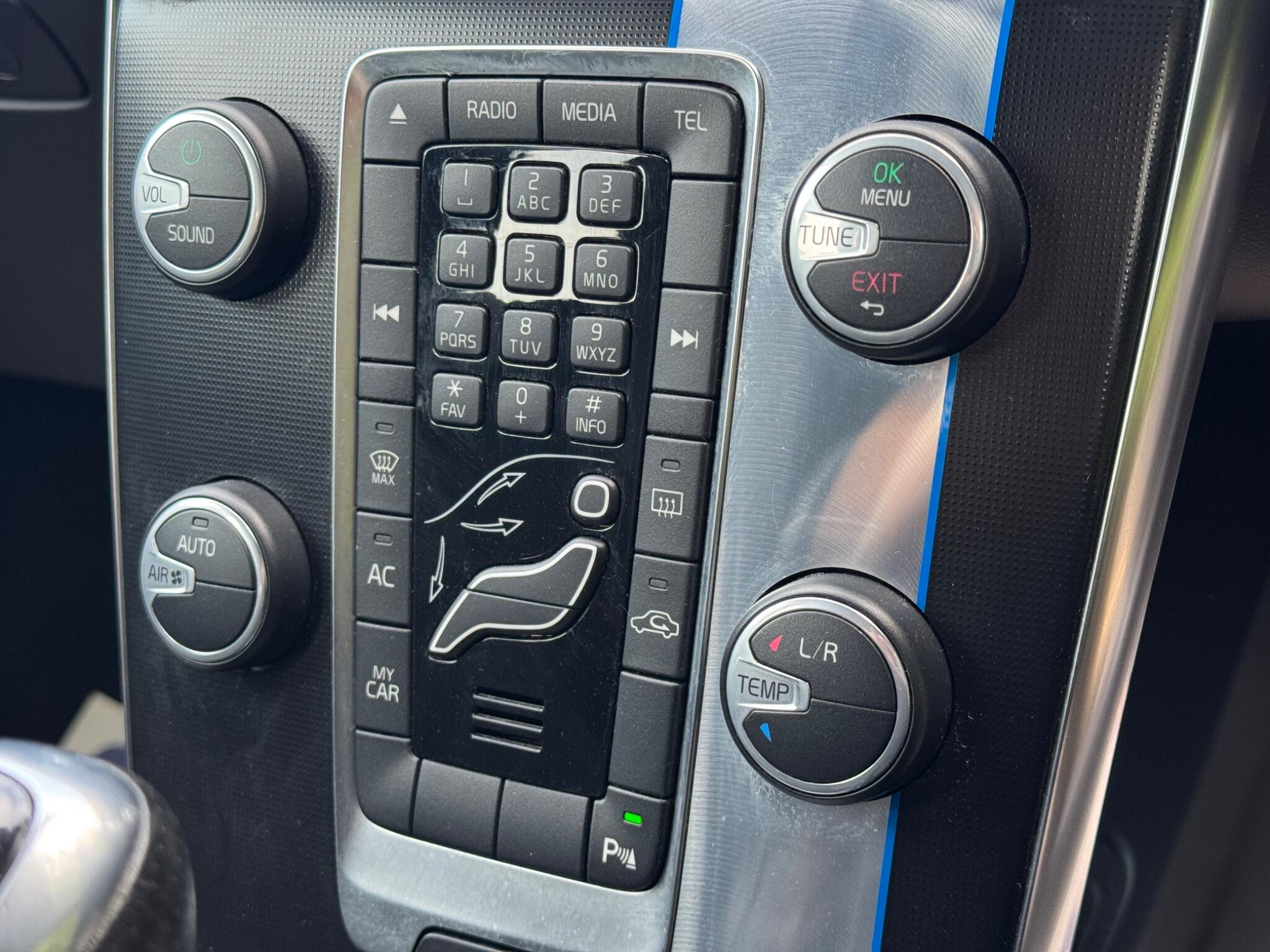 Volvo V40 view 17