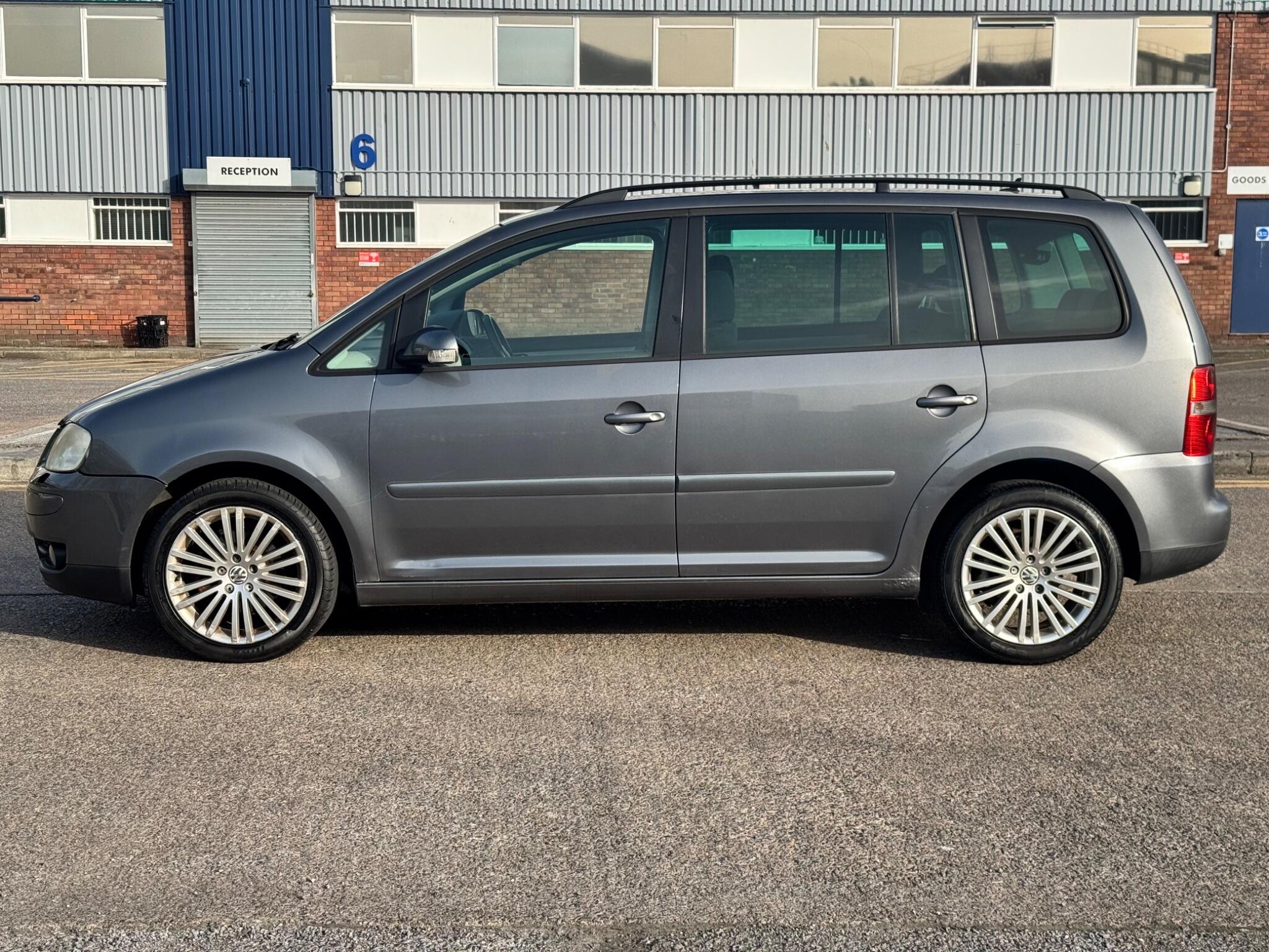 Volkswagen Touran view 10