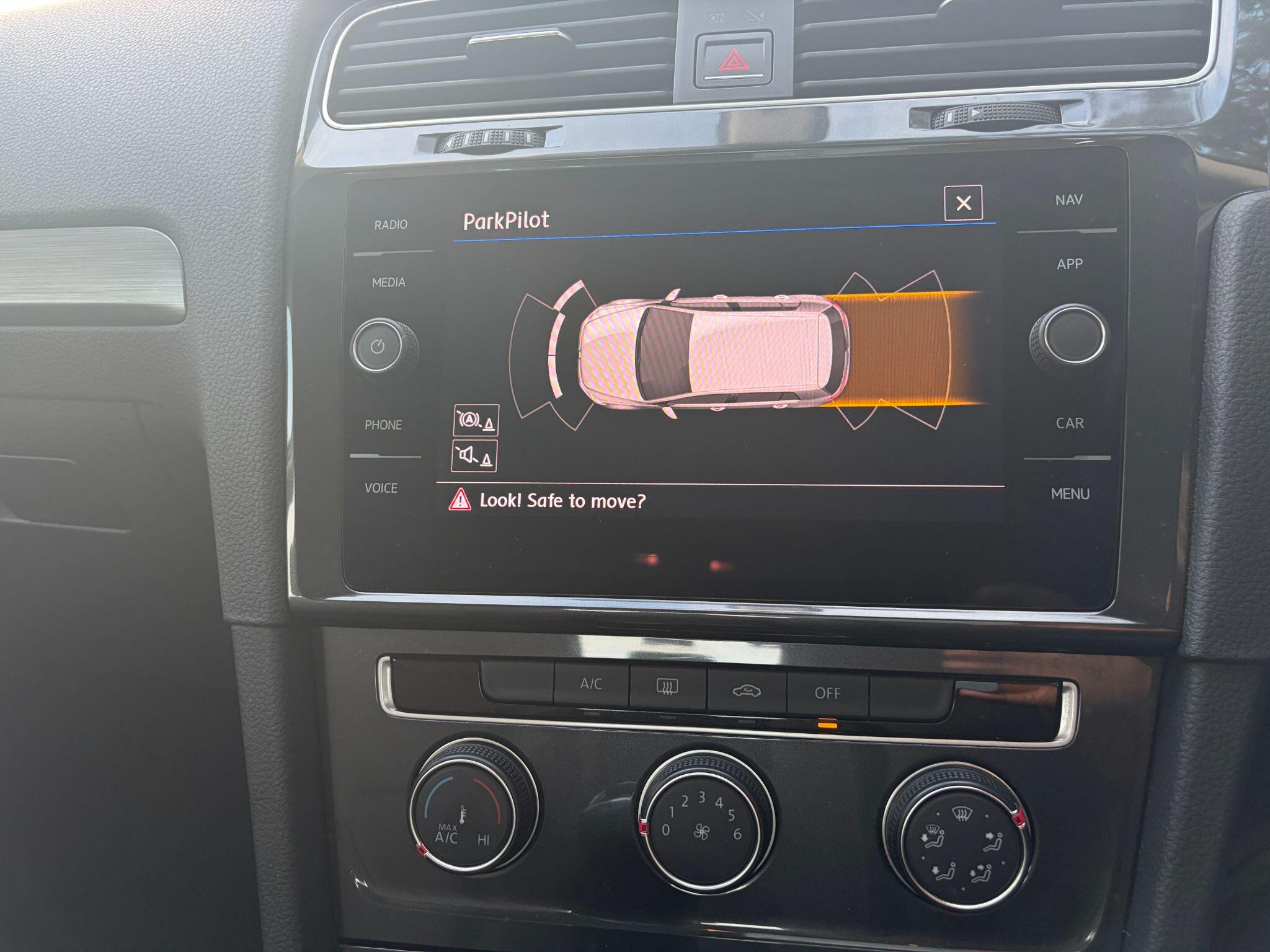 Volkswagen Golf view 20