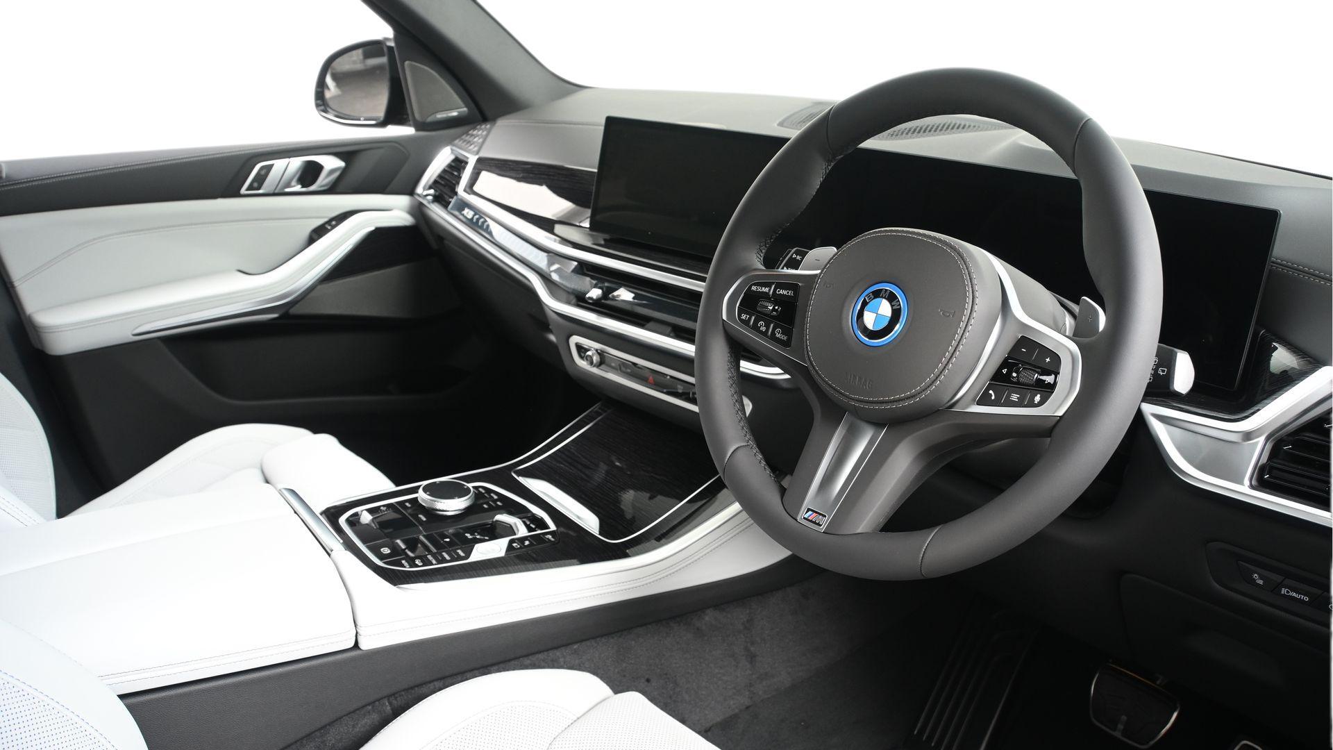 BMW X5 view 6