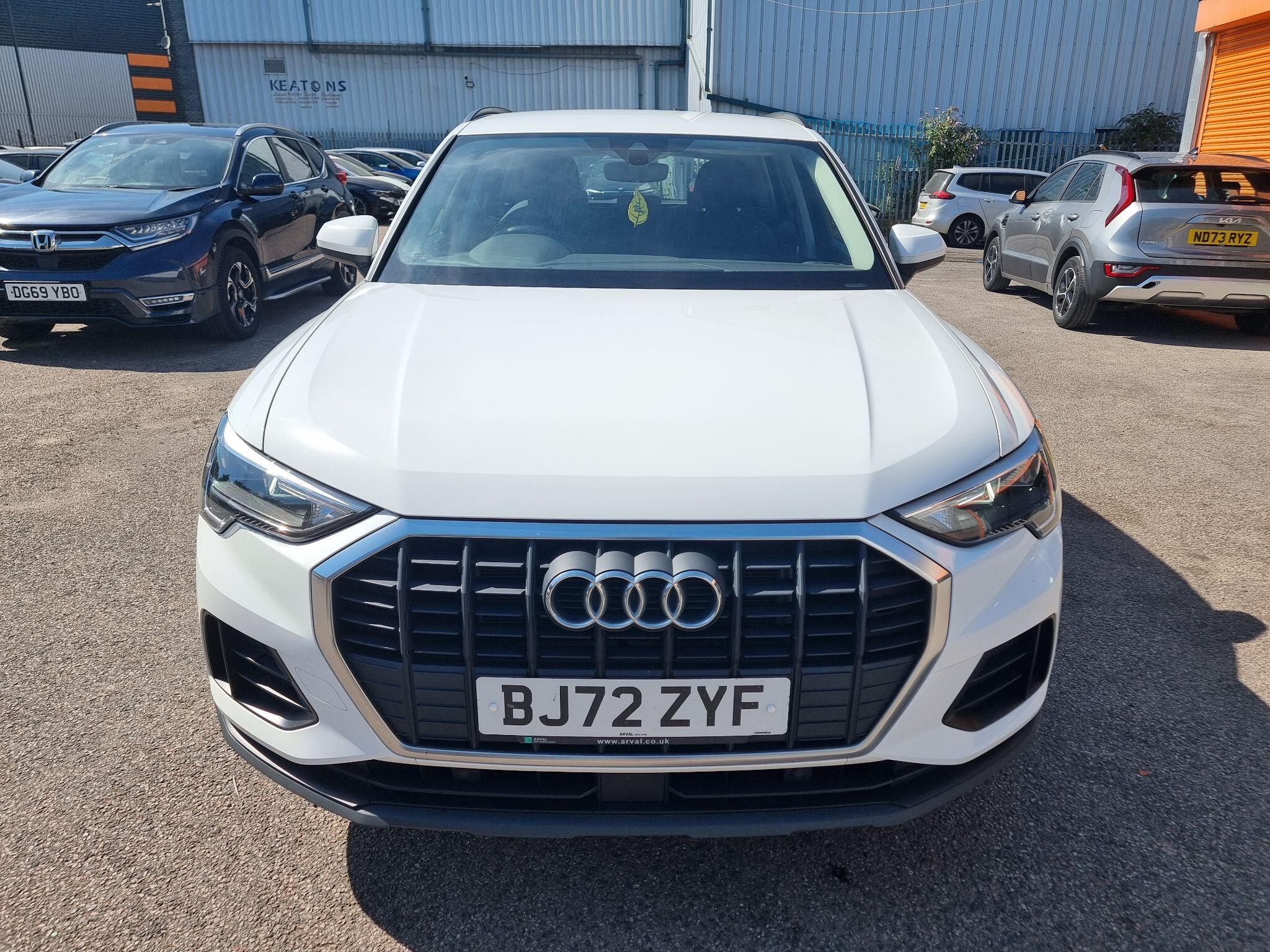 Audi Q3 view 5