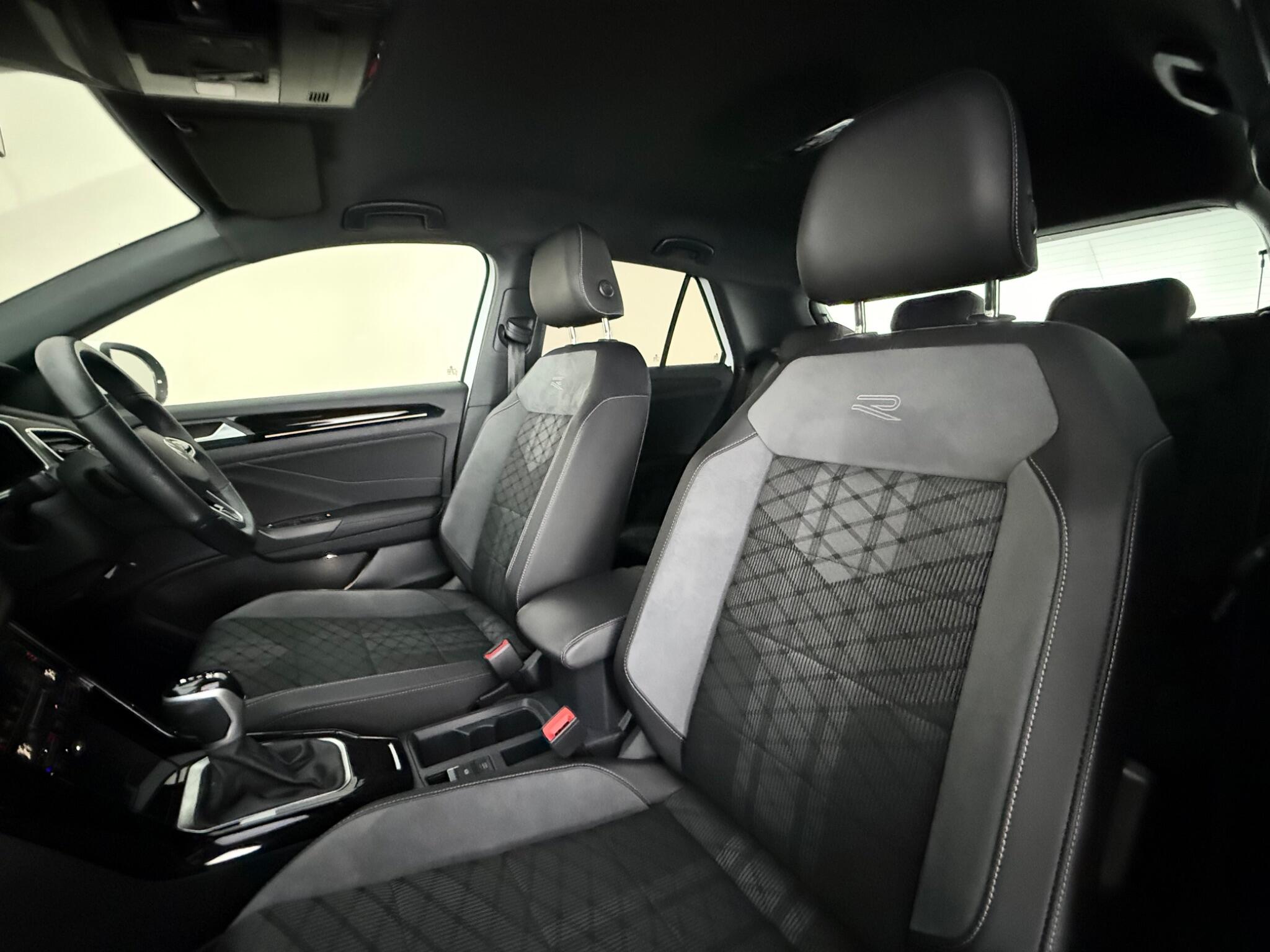 Volkswagen T-Roc view 30