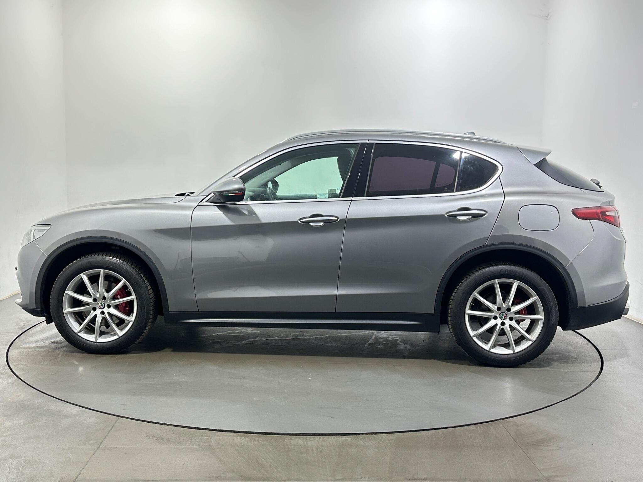Alfa Romeo Stelvio view 5