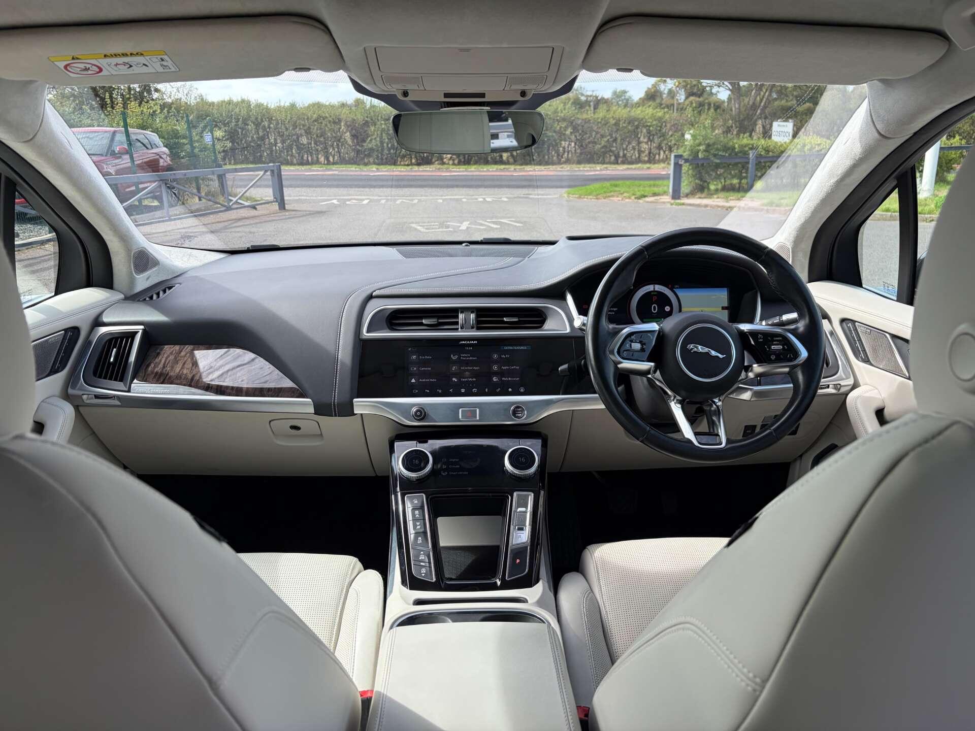 Jaguar I-Pace view 35