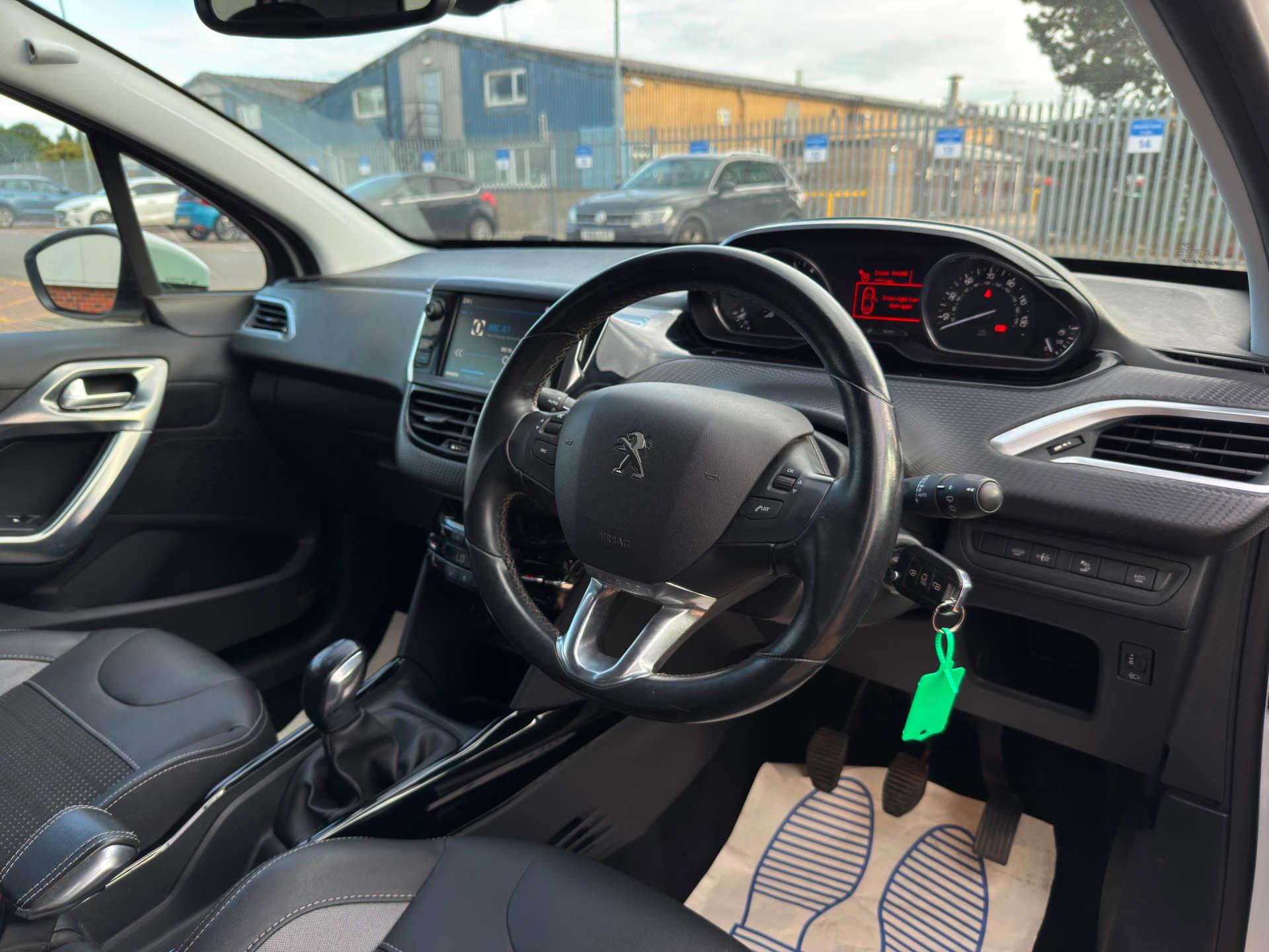 Peugeot 2008 view 16
