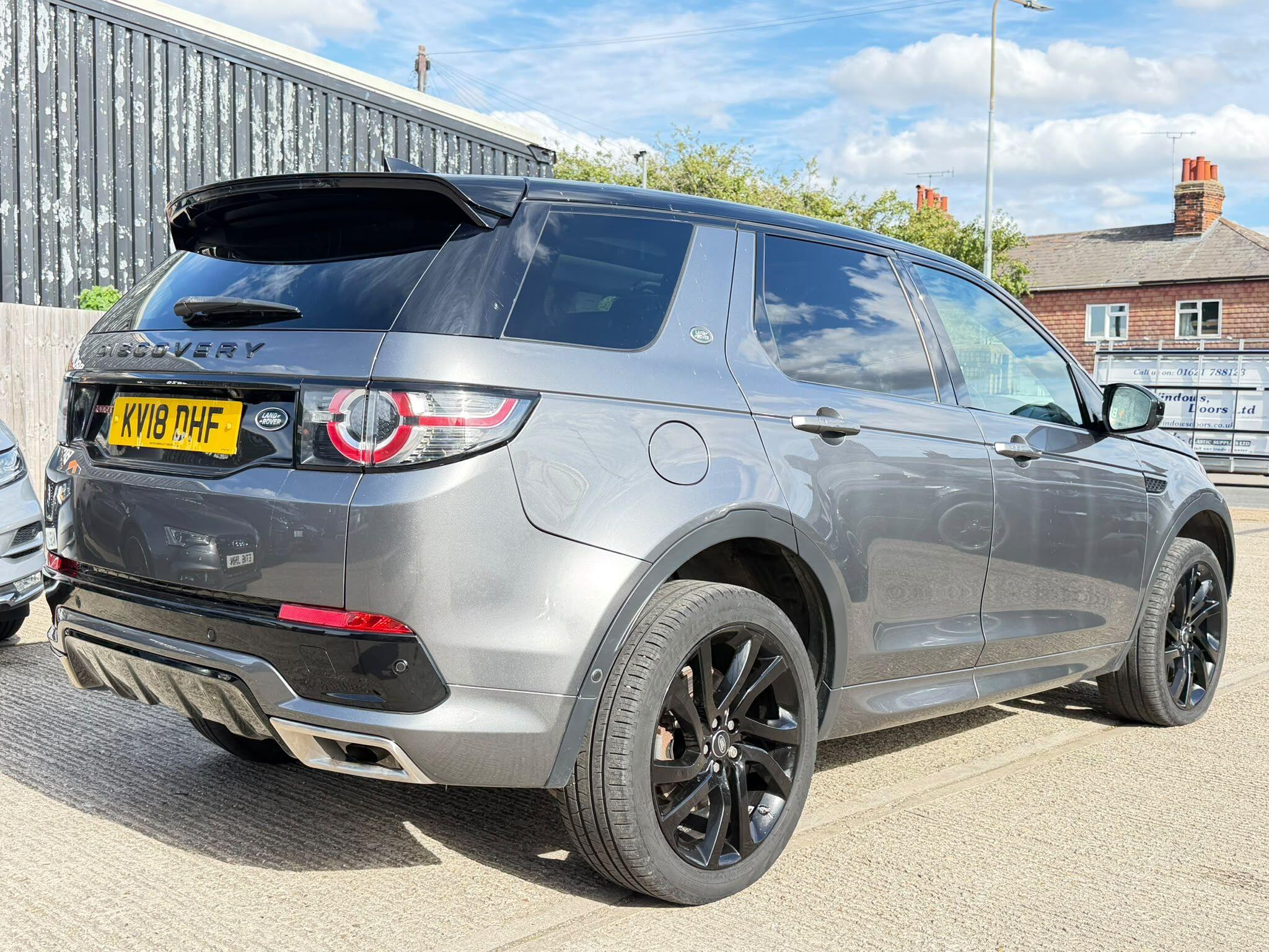 Land Rover Discovery Sport view 8
