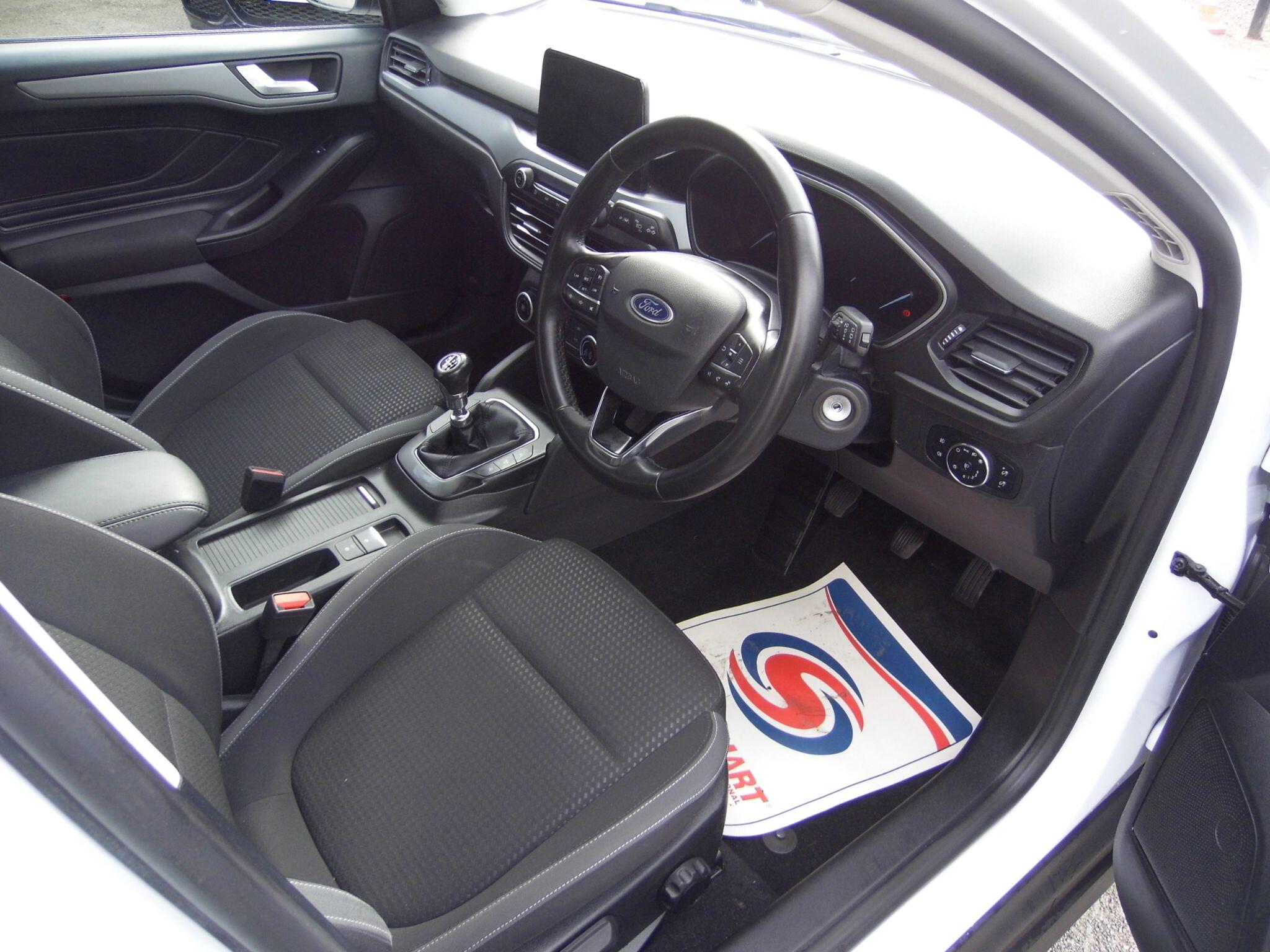 Ford Focus view 11