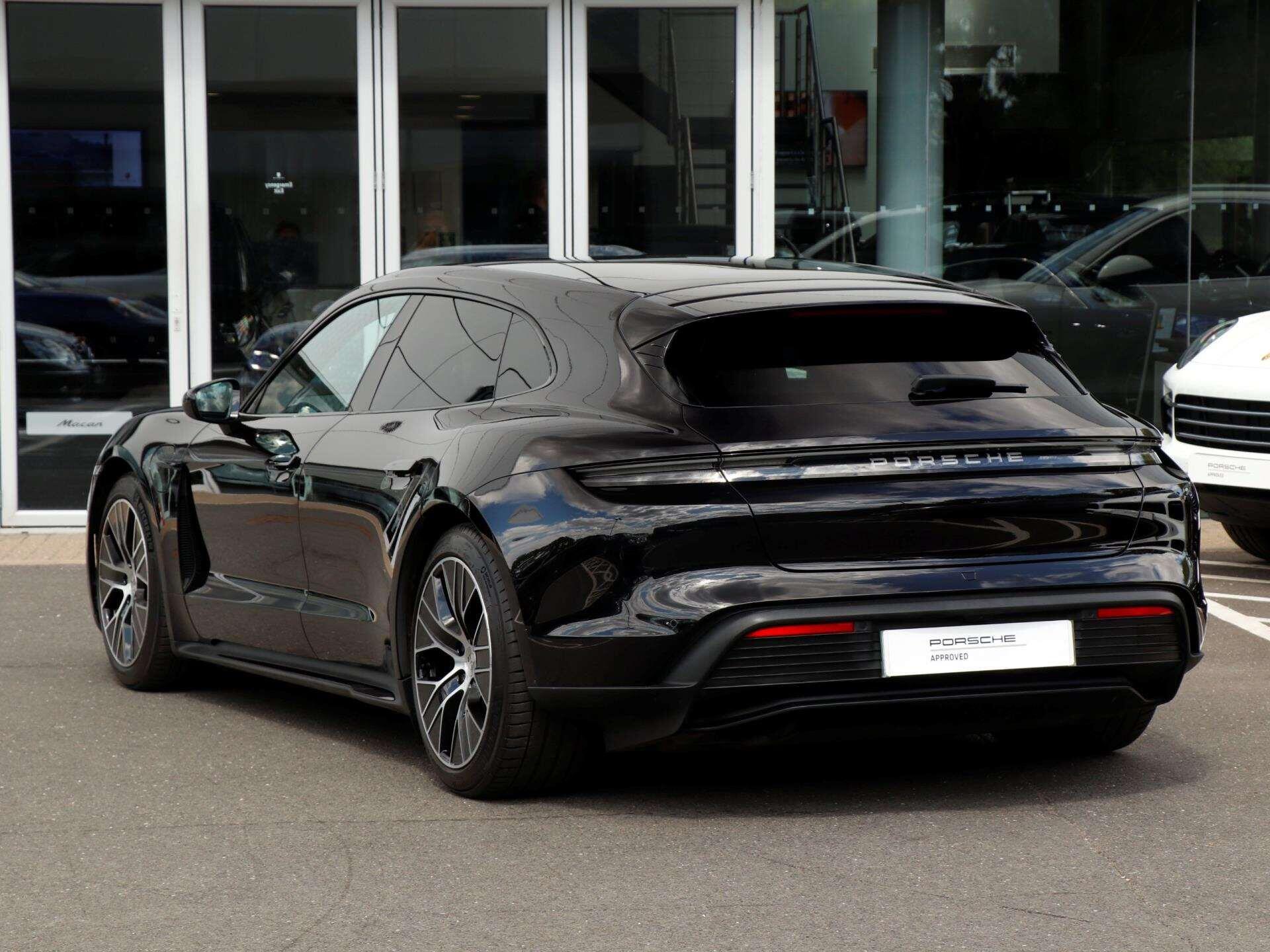 Porsche Taycan view 36