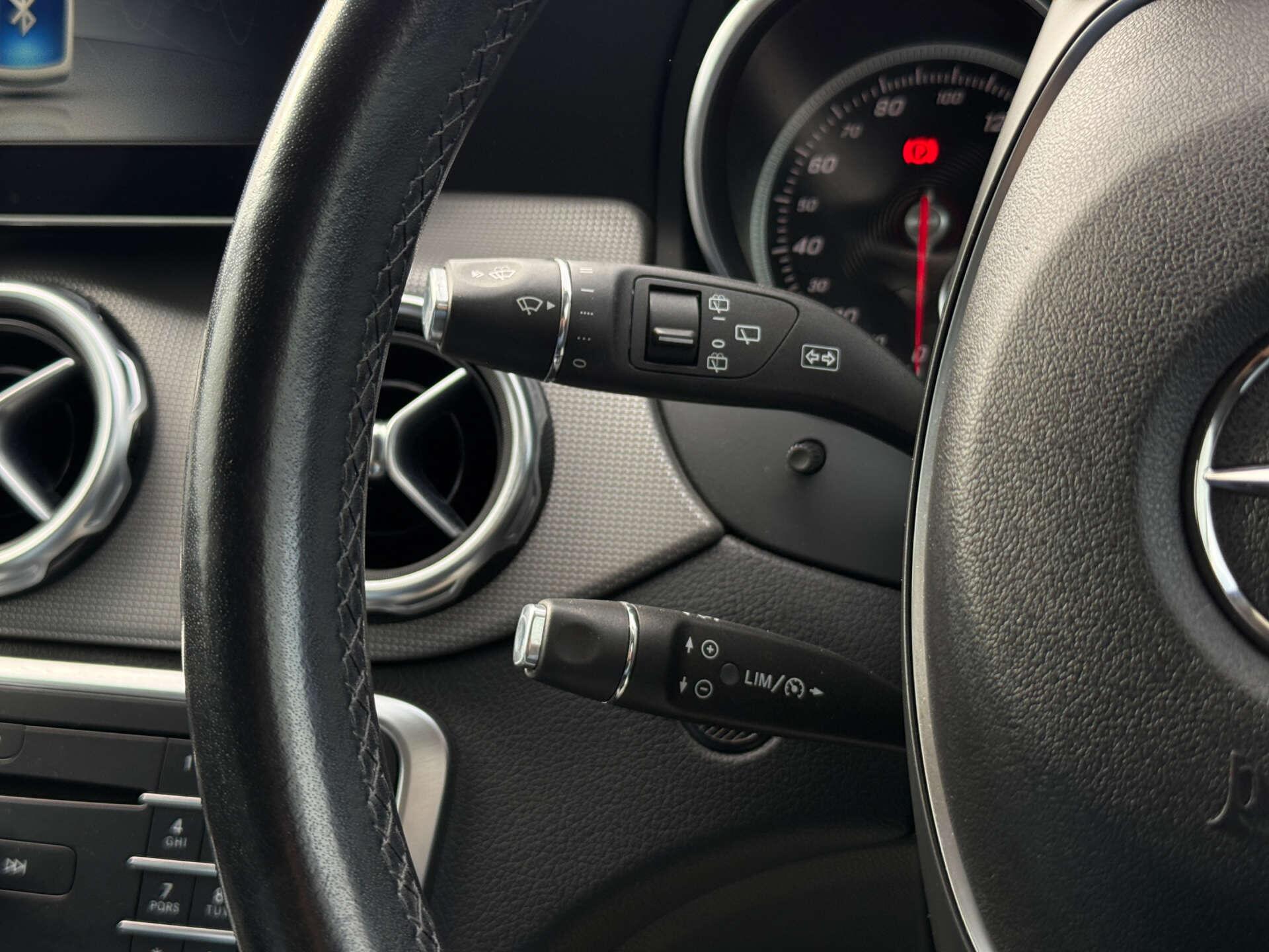 Mercedes-Benz GLA view 52