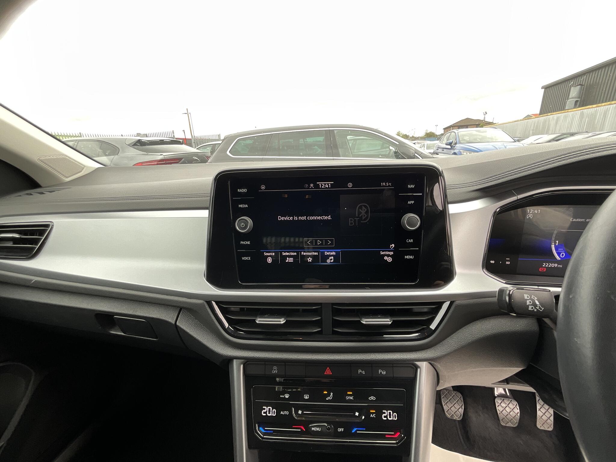 Volkswagen T-Roc view 25