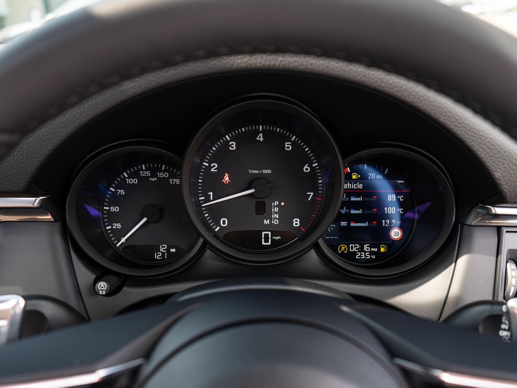 Porsche Macan view 27
