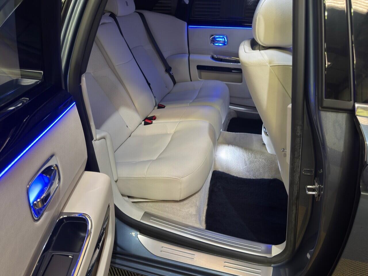 Rolls-Royce Ghost view 17